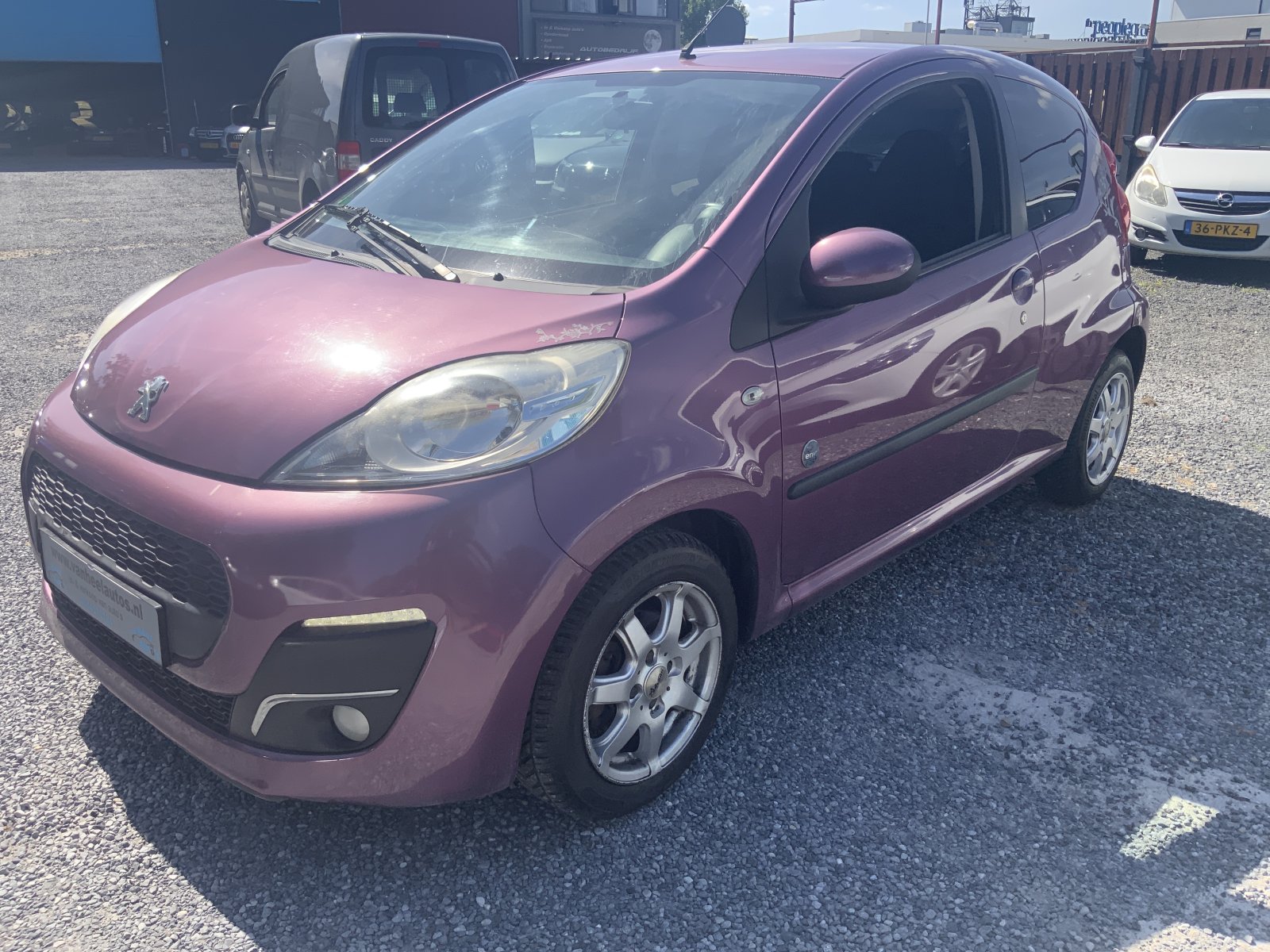 Peugeot 107 1.0 Access 2012 - voorkant