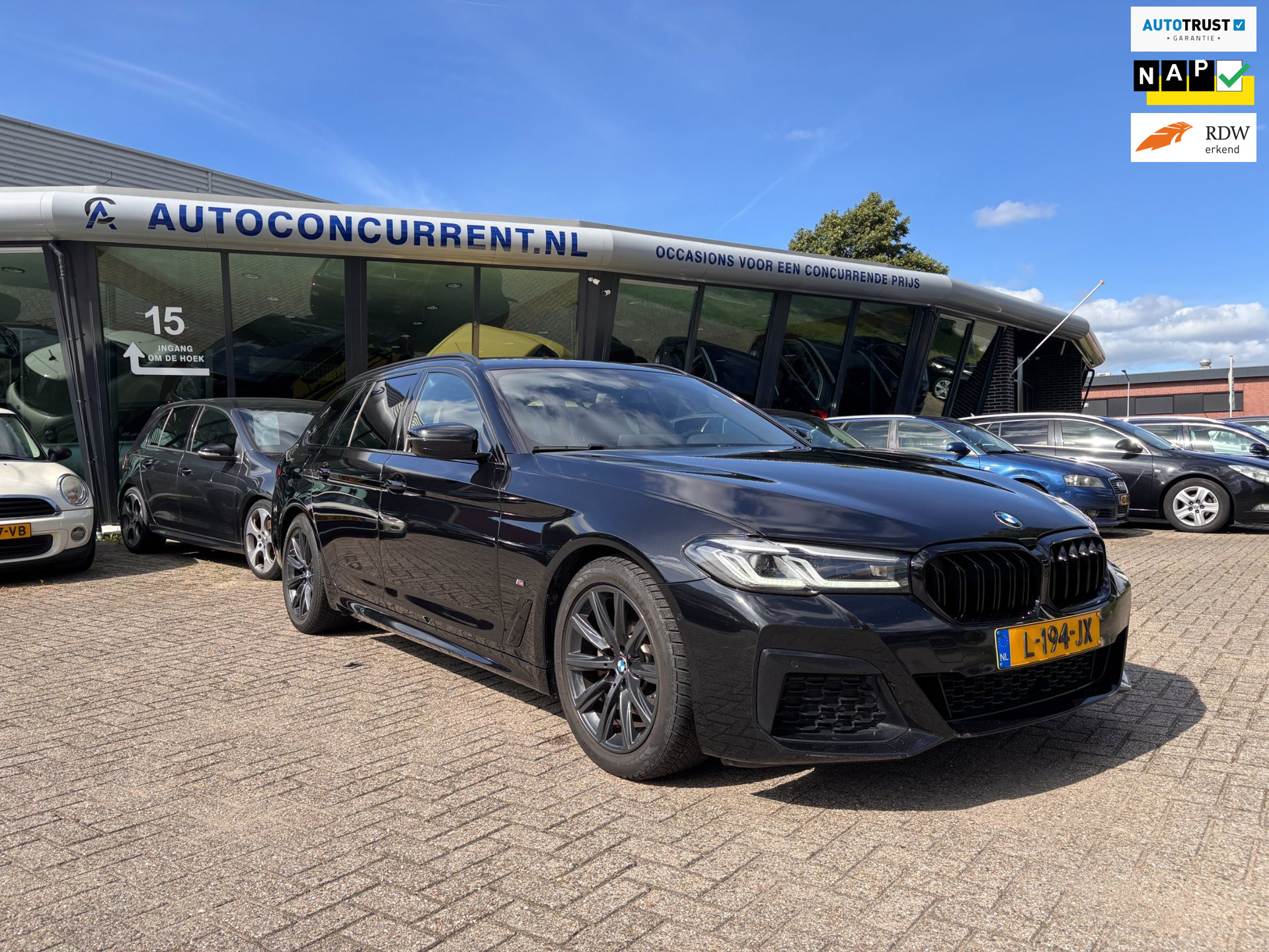 BMW 5-serie Touring 520i M-Sport | Comfortstoelen | Org. NL 2021 - voorkant