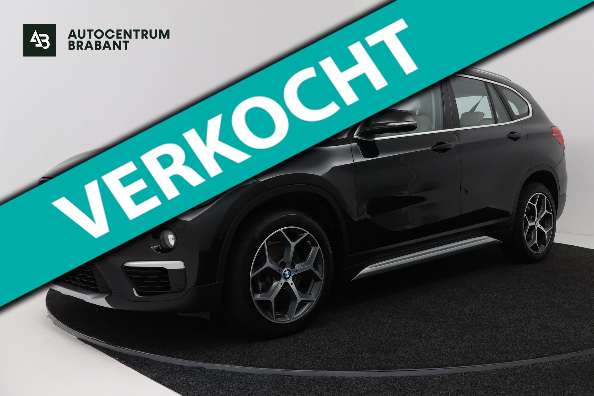 BMW X1 Sdrive18i SDrive18i High Executive (NAVIGATIE, STOELVERWARMING, CAMERA, LED, SFEERVERLICHTING, DEALER ONDERHOUDEN) 2017 - voorkant
