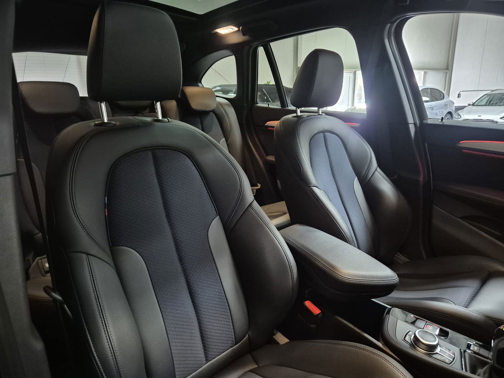 Foto van BMW X1 Xdrive20i
