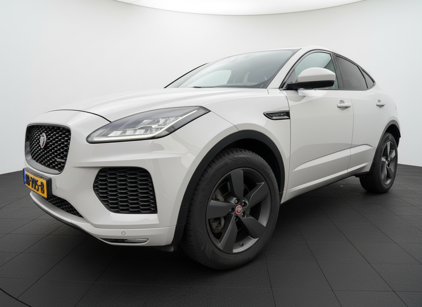 Foto van Jaguar E-pace