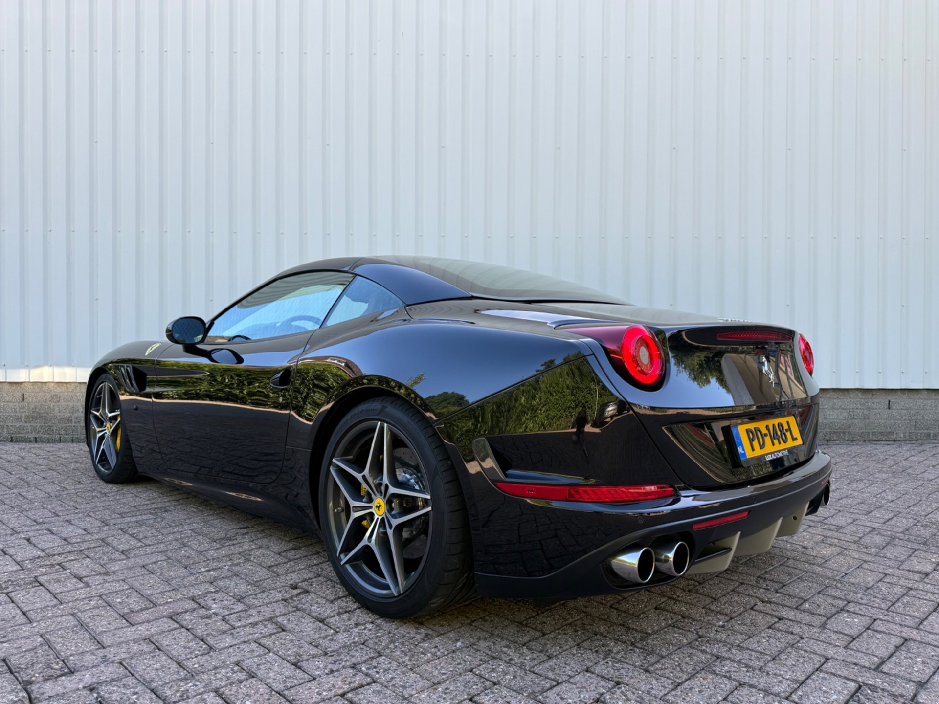 Foto van Ferrari California