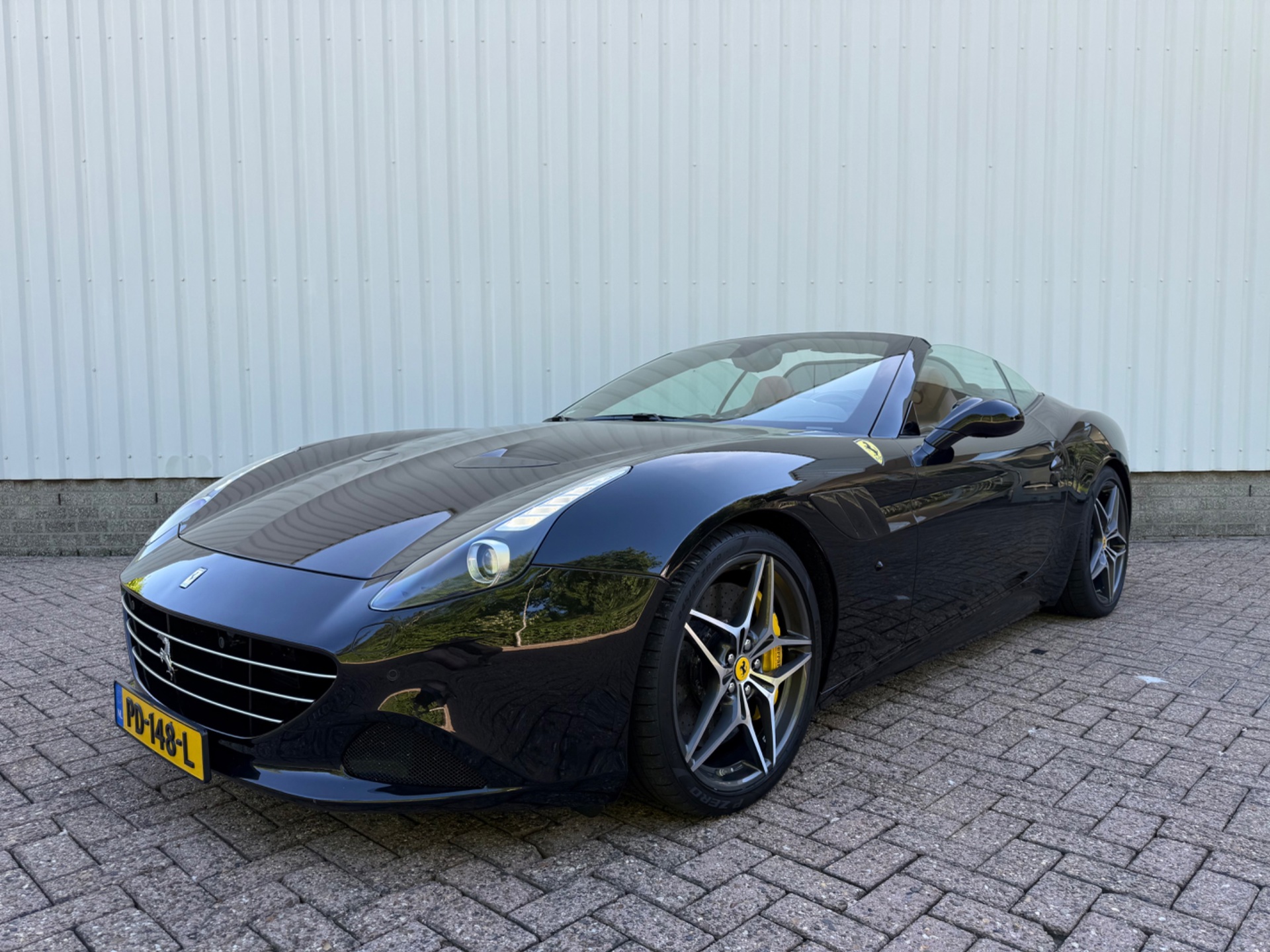 Foto van Ferrari California