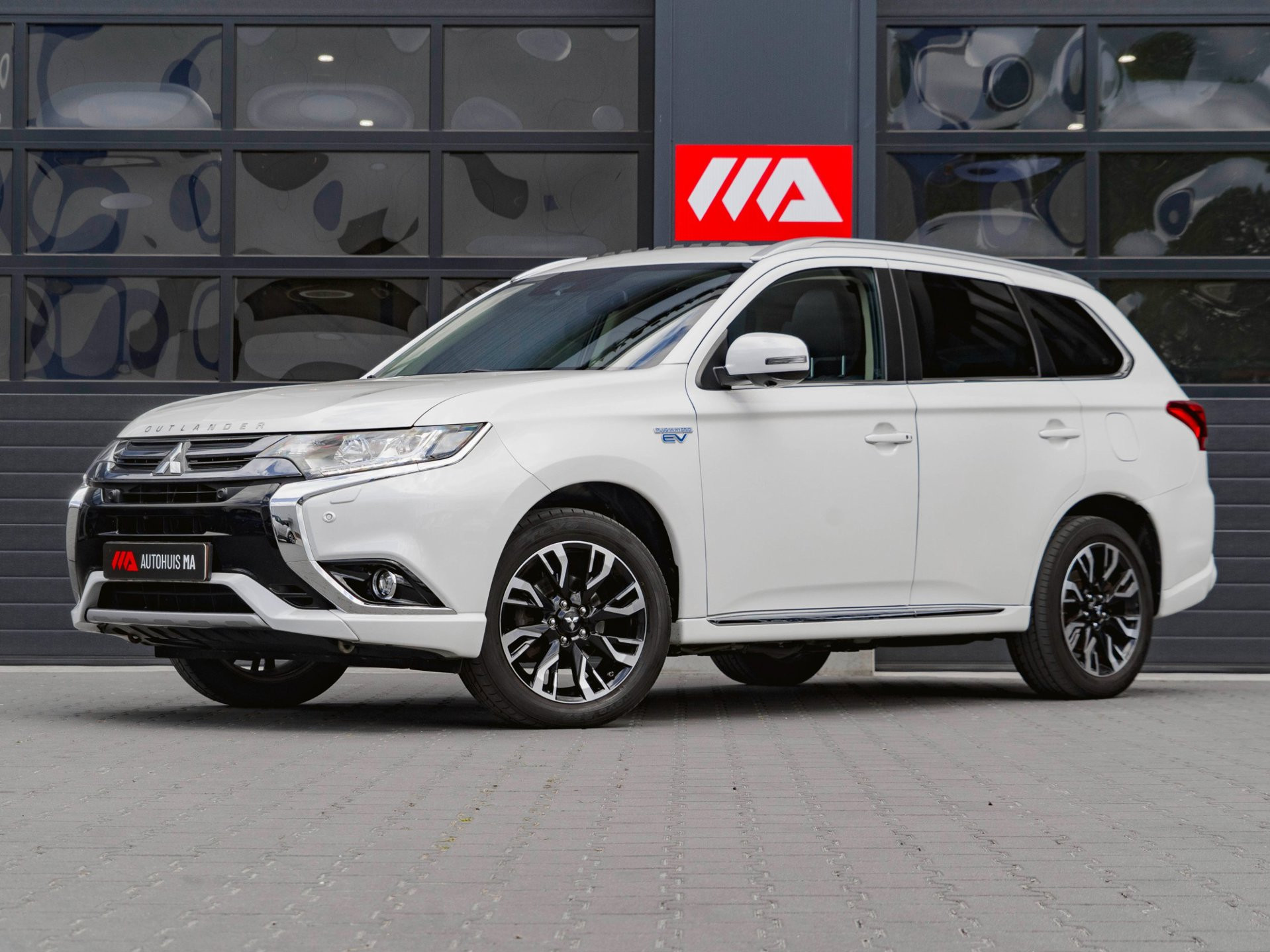 Foto van MITSUBISHI MITSUBISHI OUTLANDER