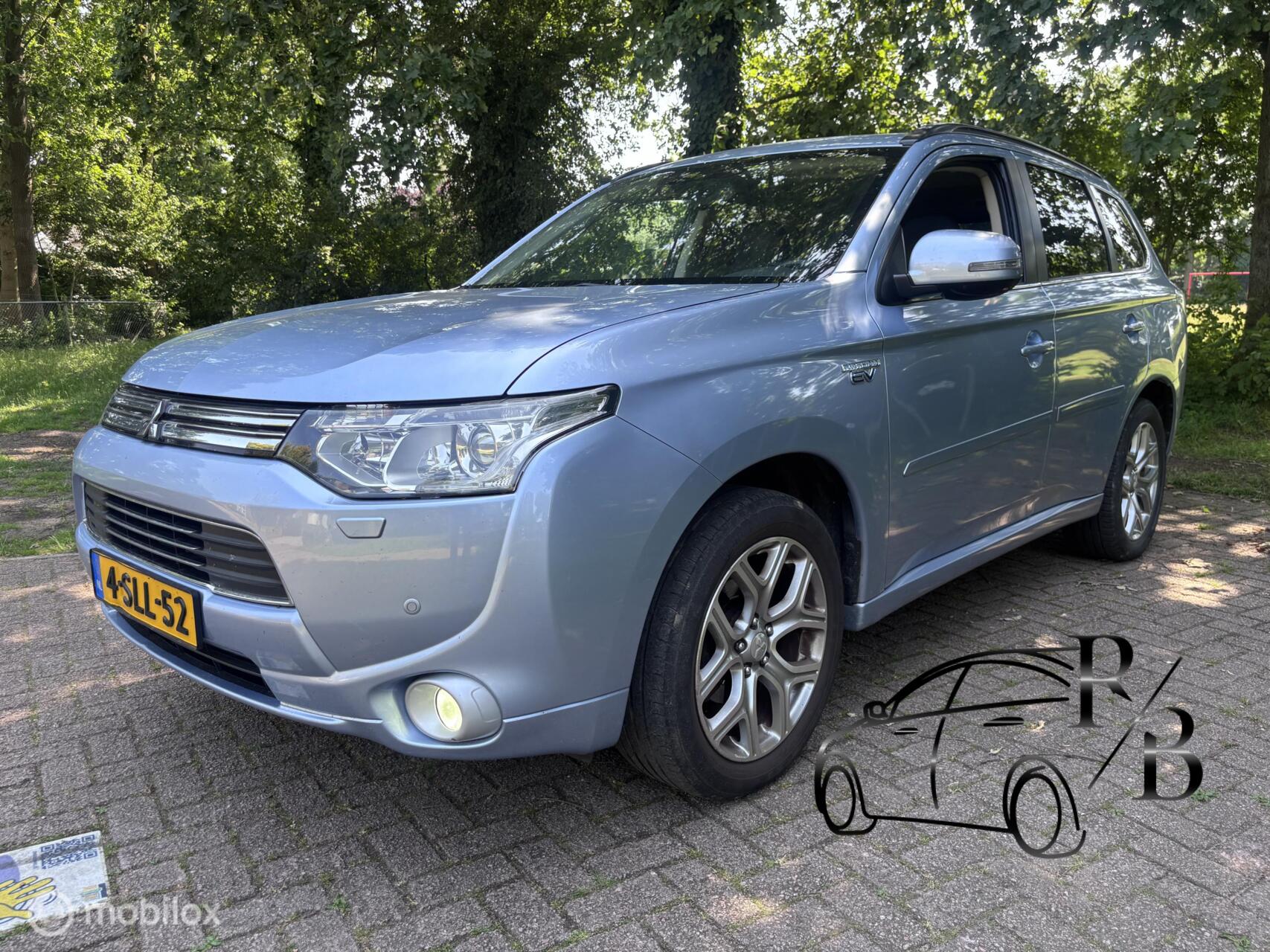 Mitsubishi Mitsubishi Outlander 2.0 PHEV Instyle CAMERA NAVI AIRCO TREK 2013 - voorkant