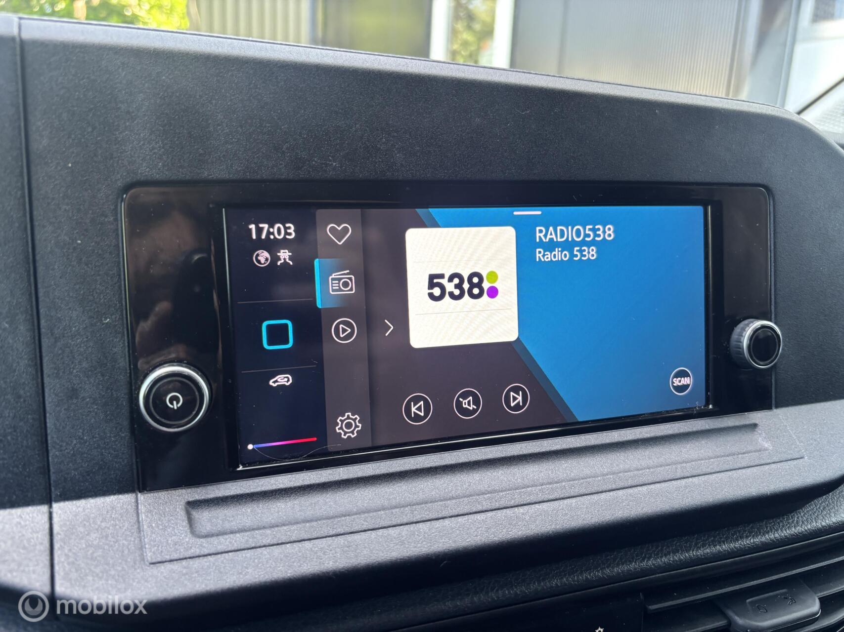 Foto van Volkswagen Caddy Modified Partition Wall