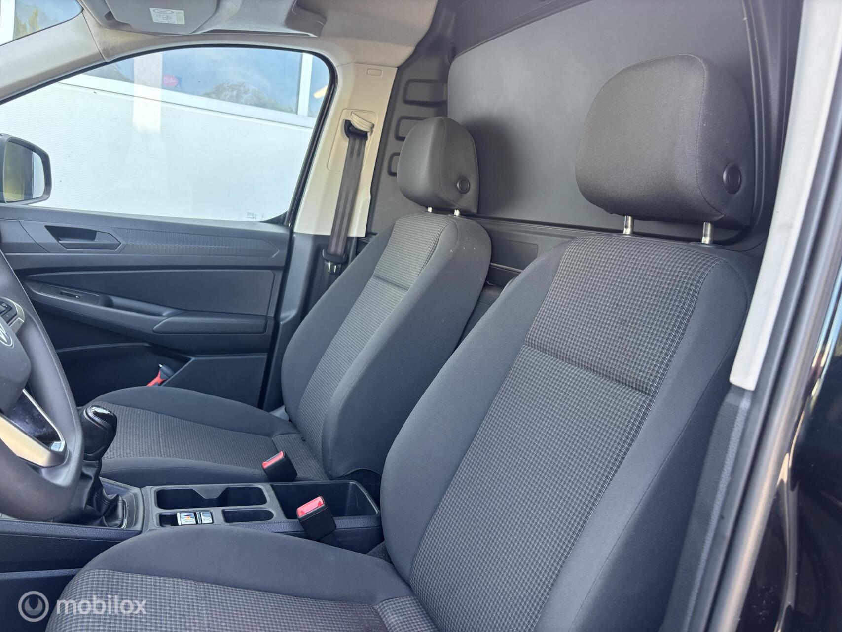 Foto van Volkswagen Caddy Modified Partition Wall