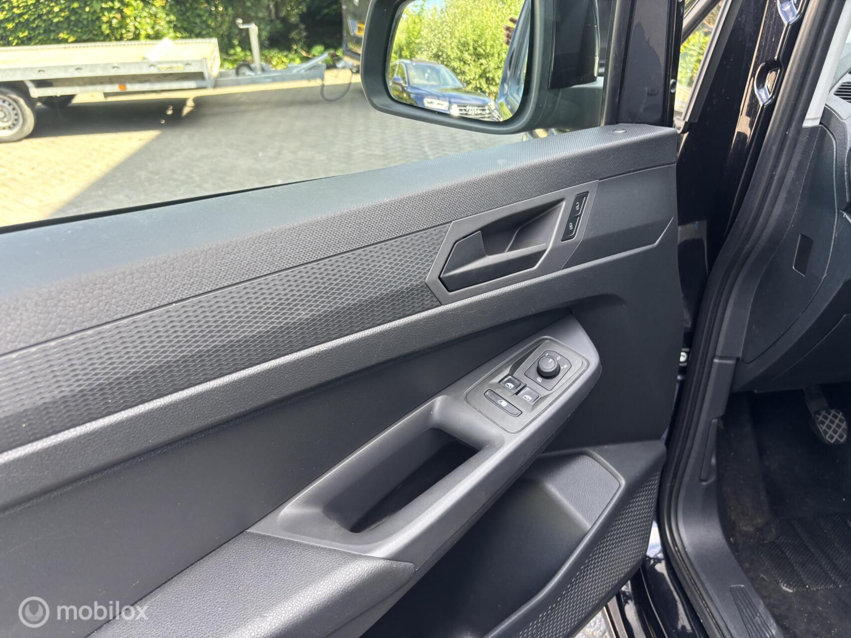 Foto van Volkswagen Caddy Modified Partition Wall