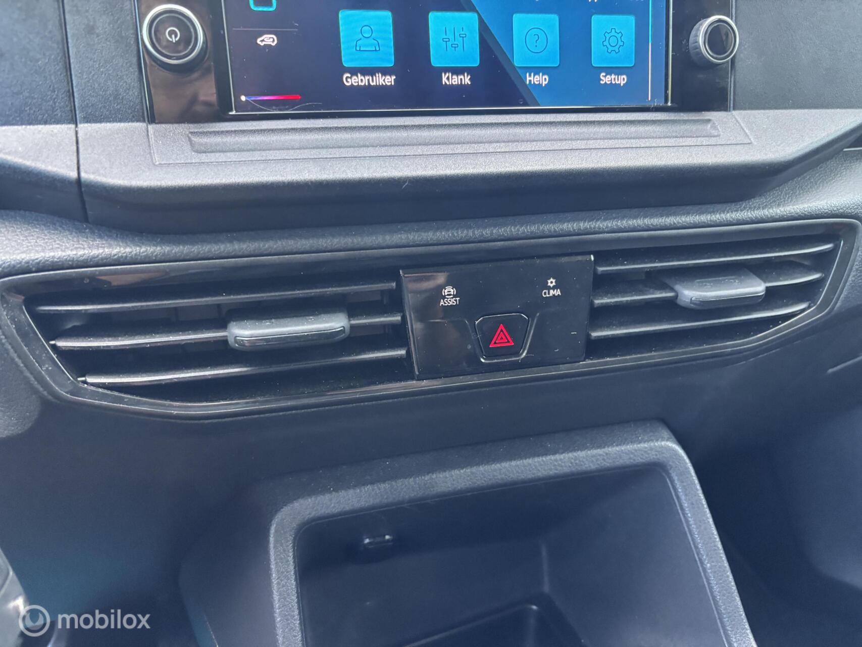 Foto van Volkswagen Caddy Modified Partition Wall