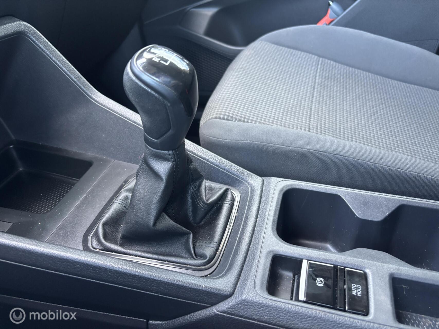 Foto van Volkswagen Caddy Modified Partition Wall