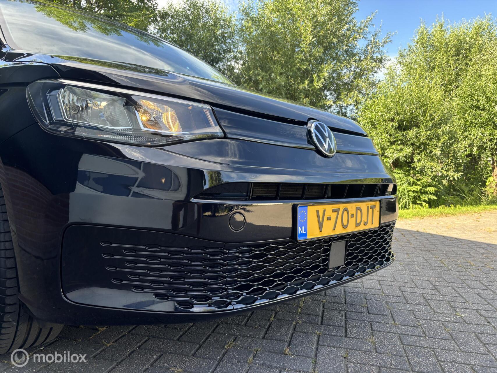 Foto van Volkswagen Caddy Modified Partition Wall