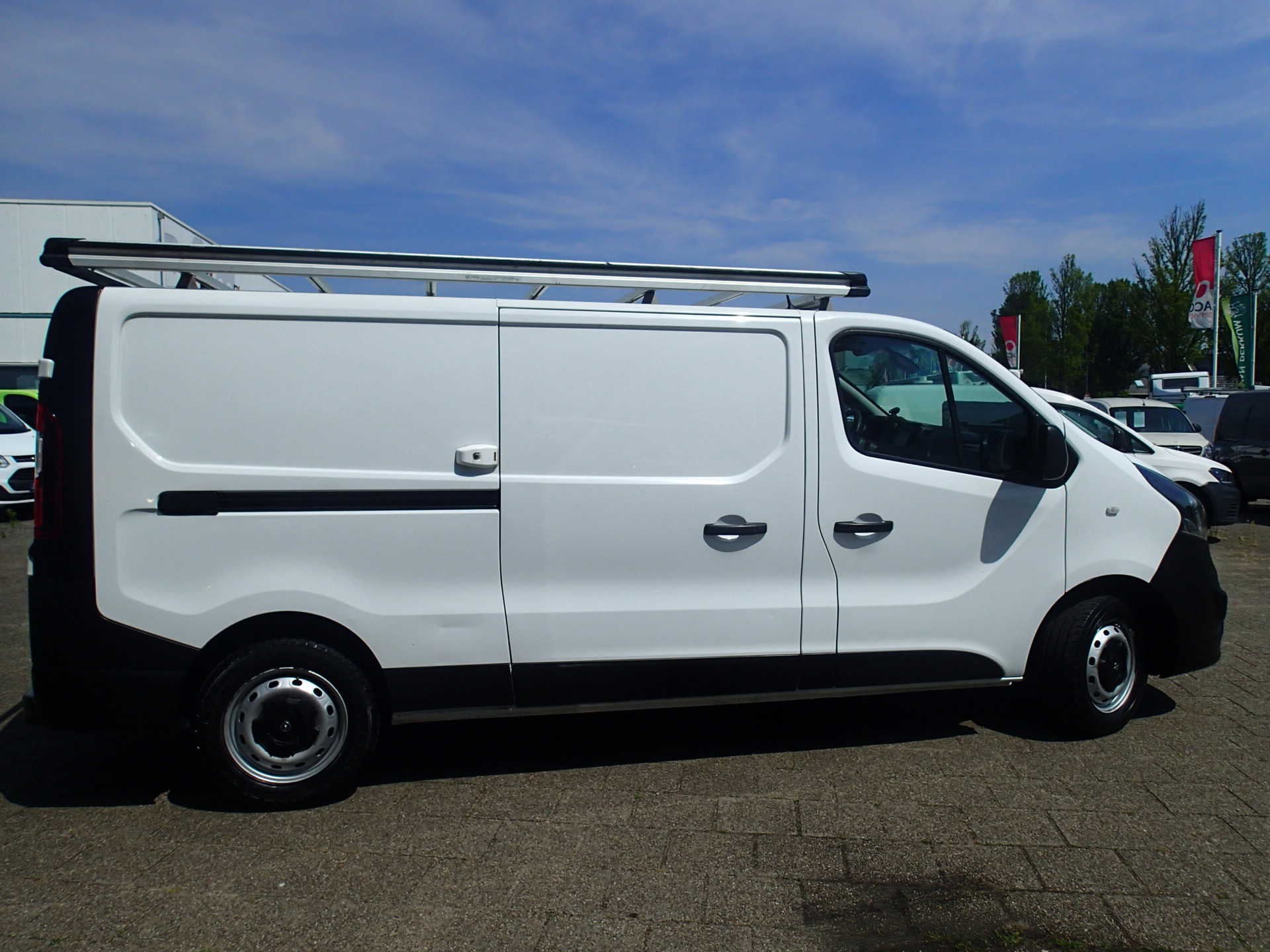 Foto van Opel Vivaro-b