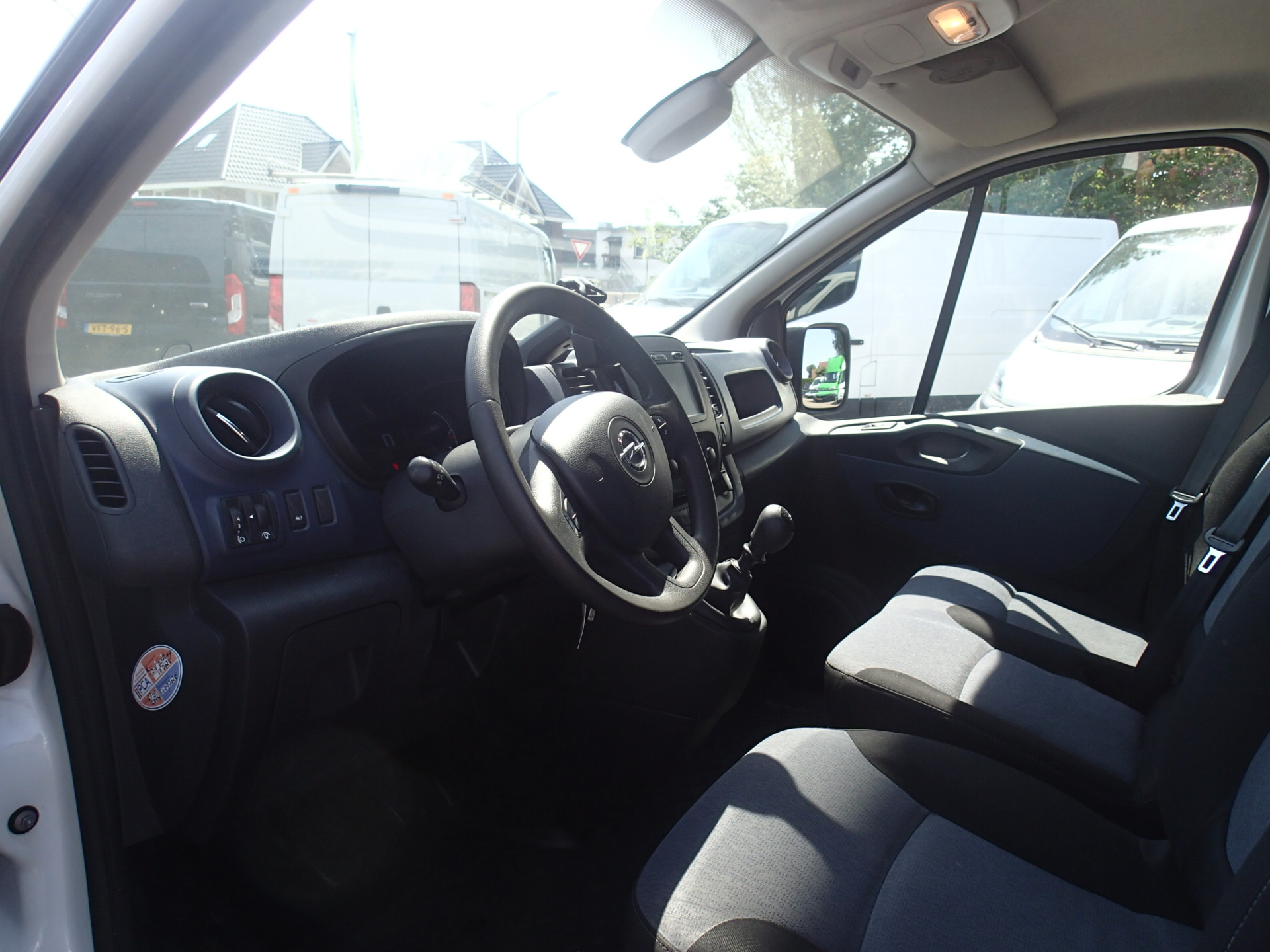 Foto van Opel Vivaro-b