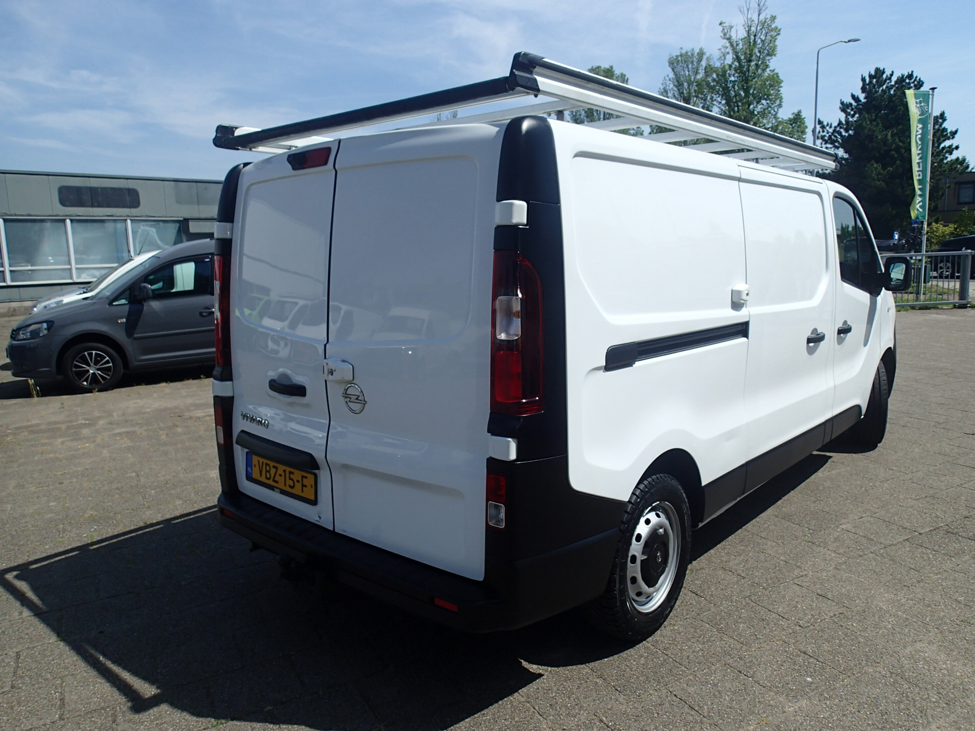 Foto van Opel Vivaro-b