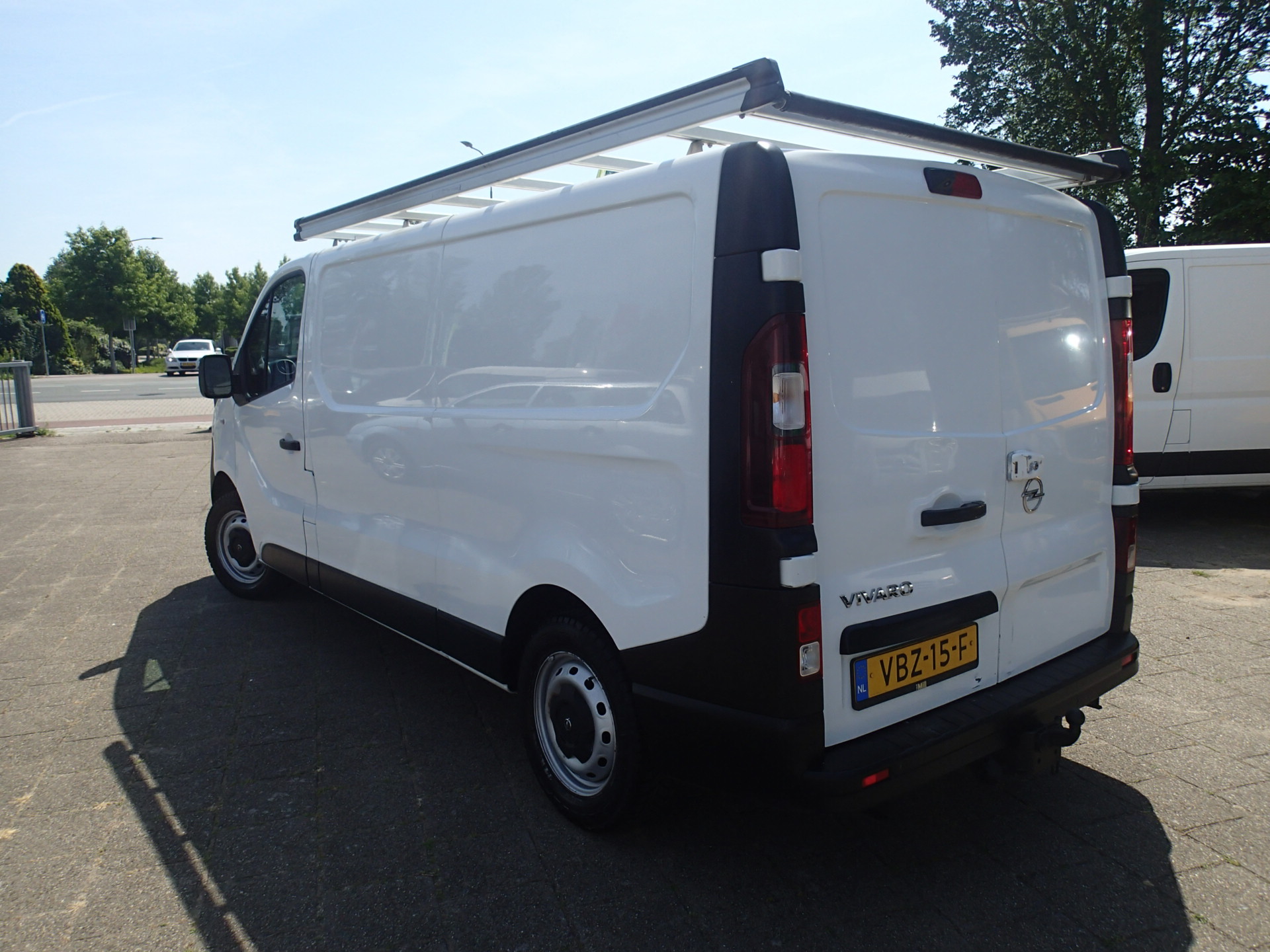 Foto van Opel Vivaro-b