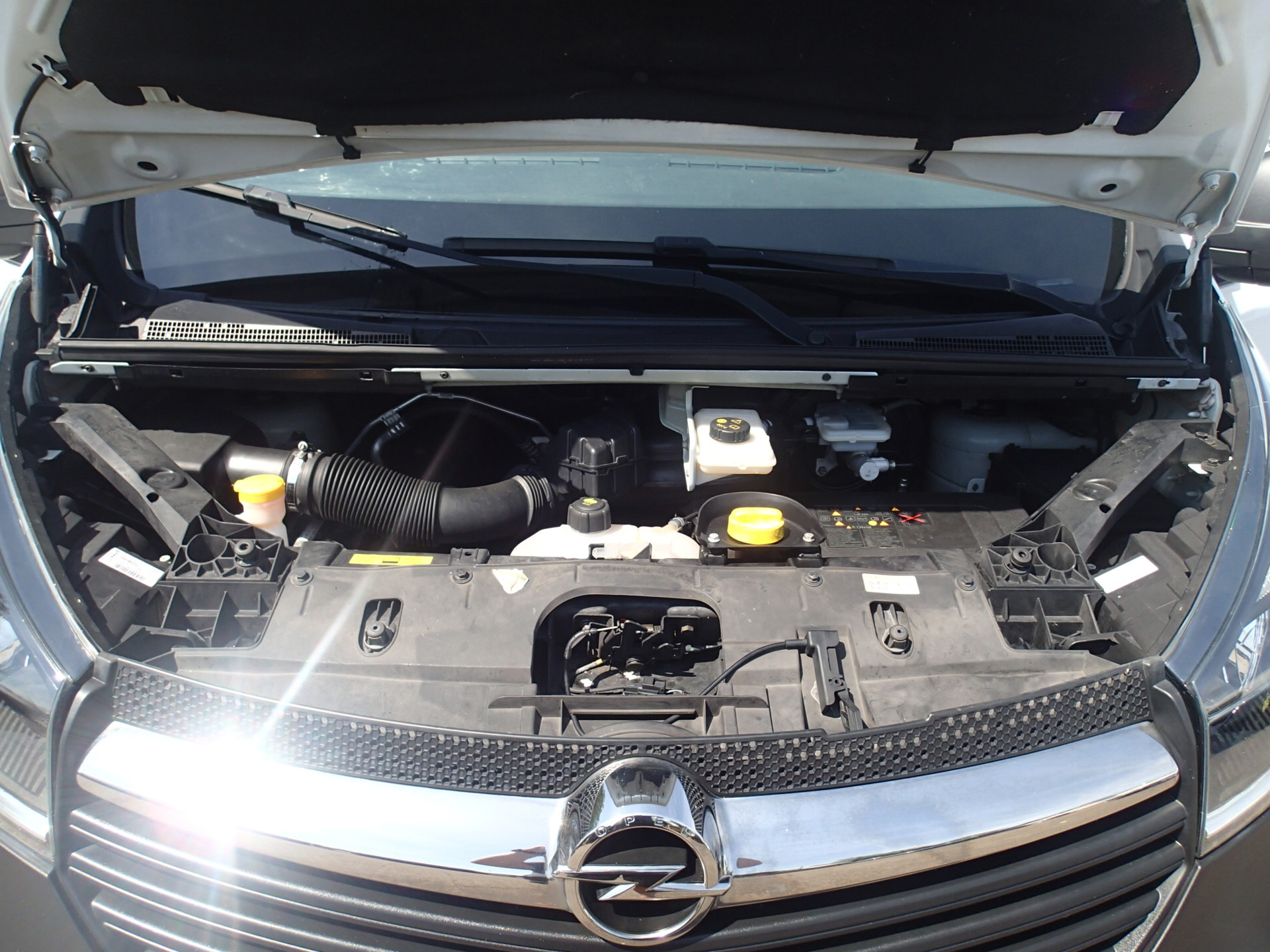 Foto van Opel Vivaro-b