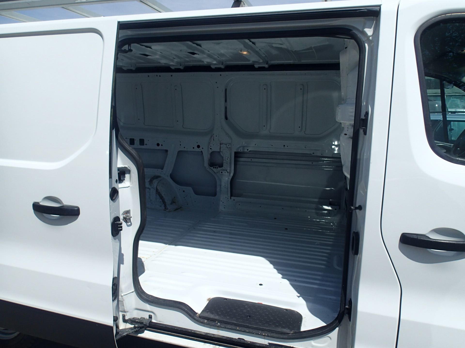 Foto van Opel Vivaro-b