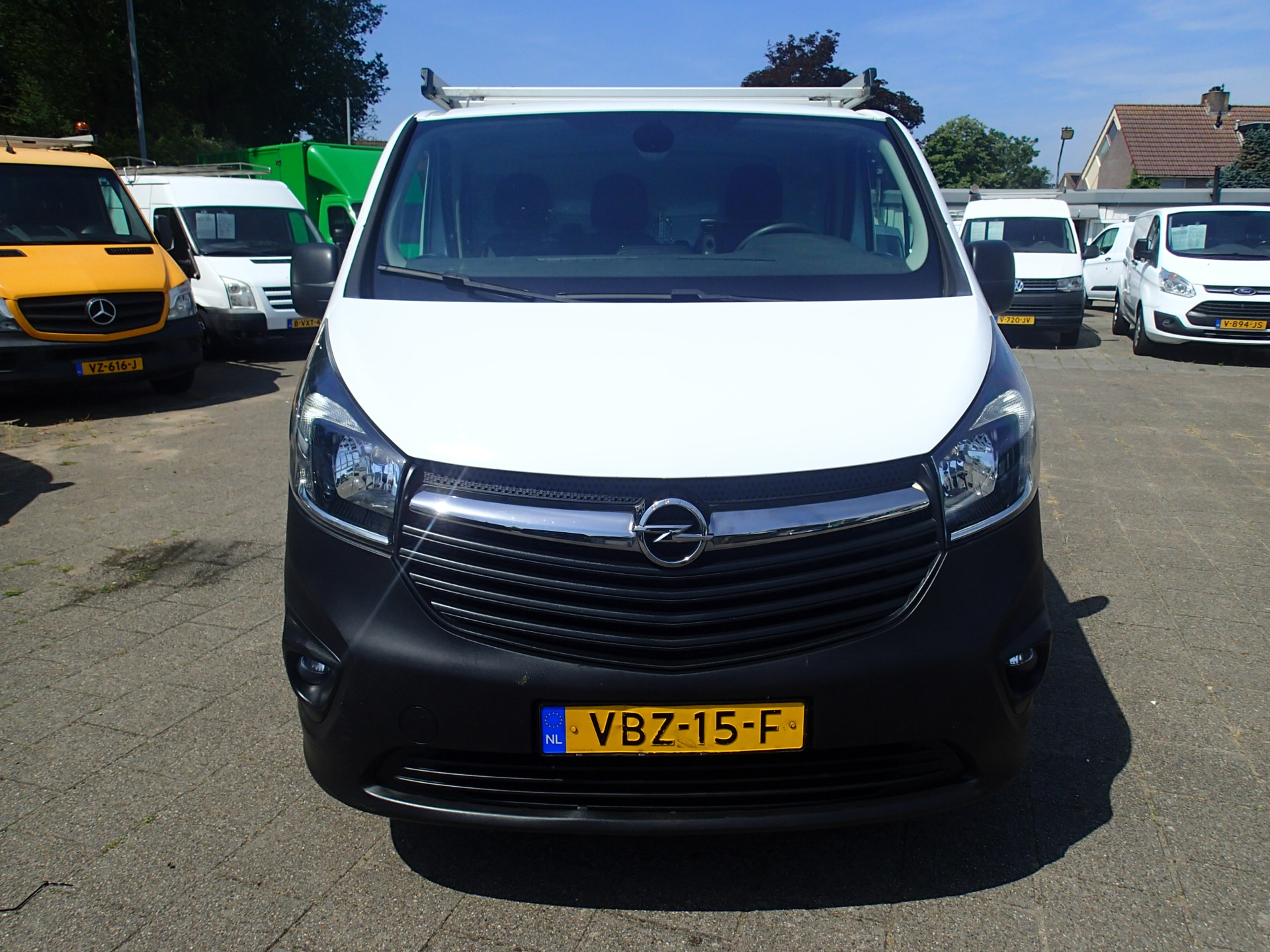 Foto van Opel Vivaro-b