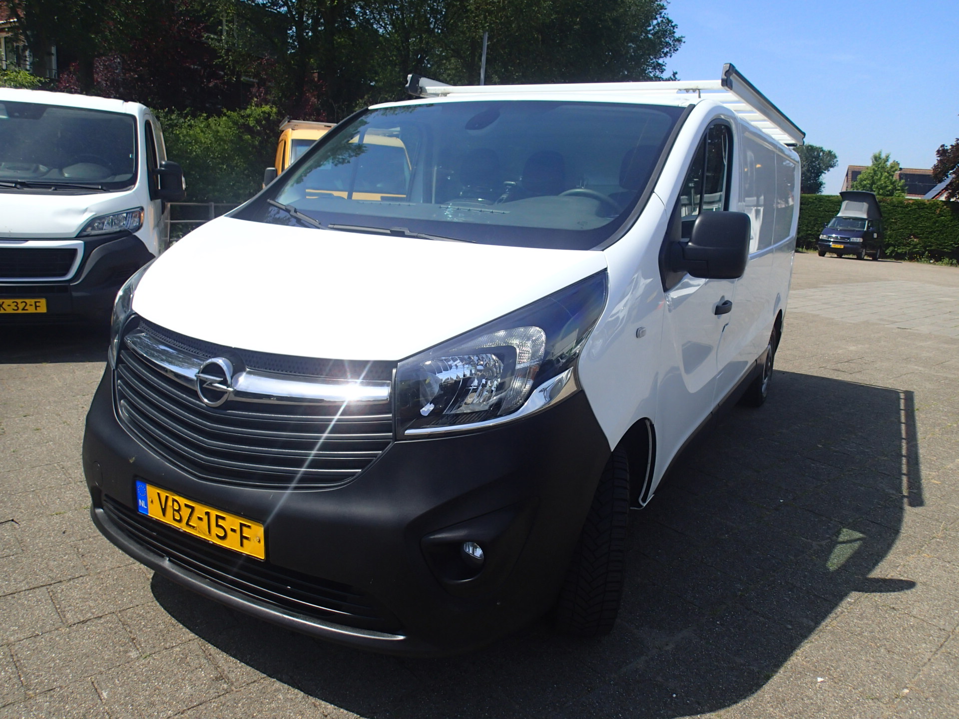 Foto van Opel Vivaro-b