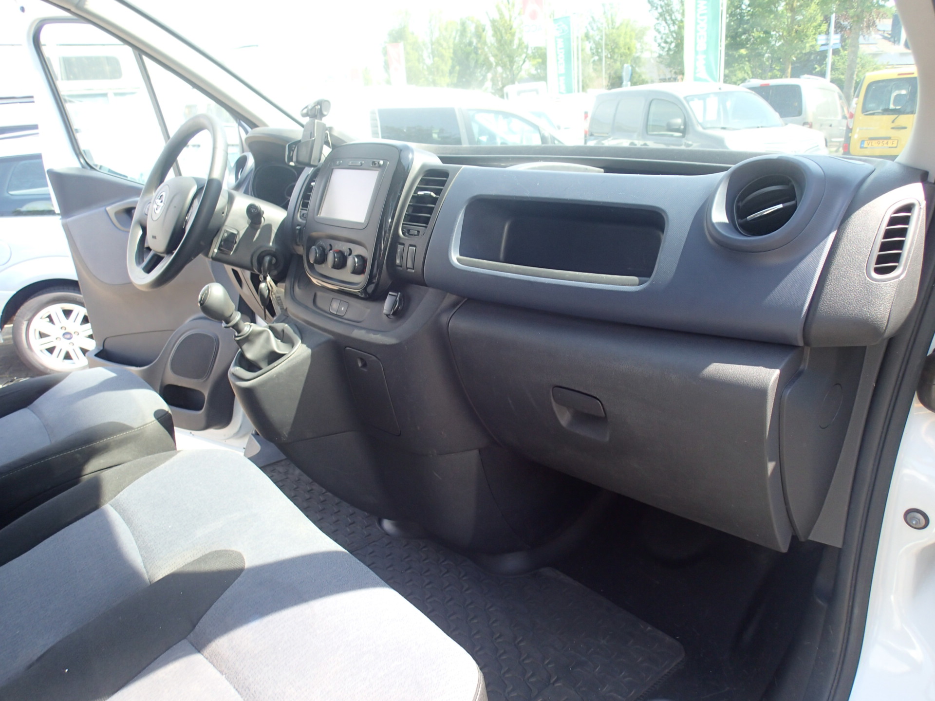 Foto van Opel Vivaro-b