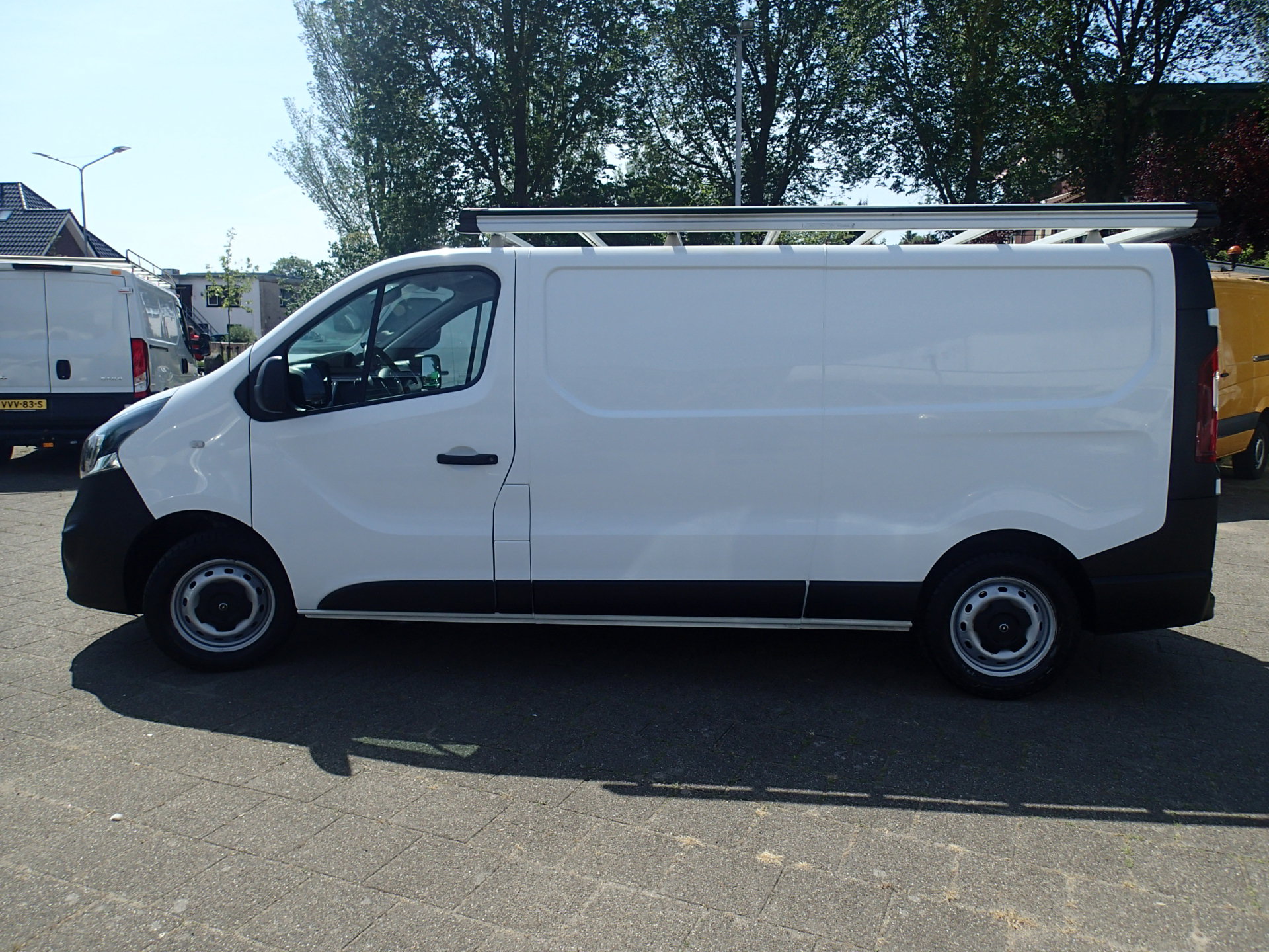 Foto van Opel Vivaro-b