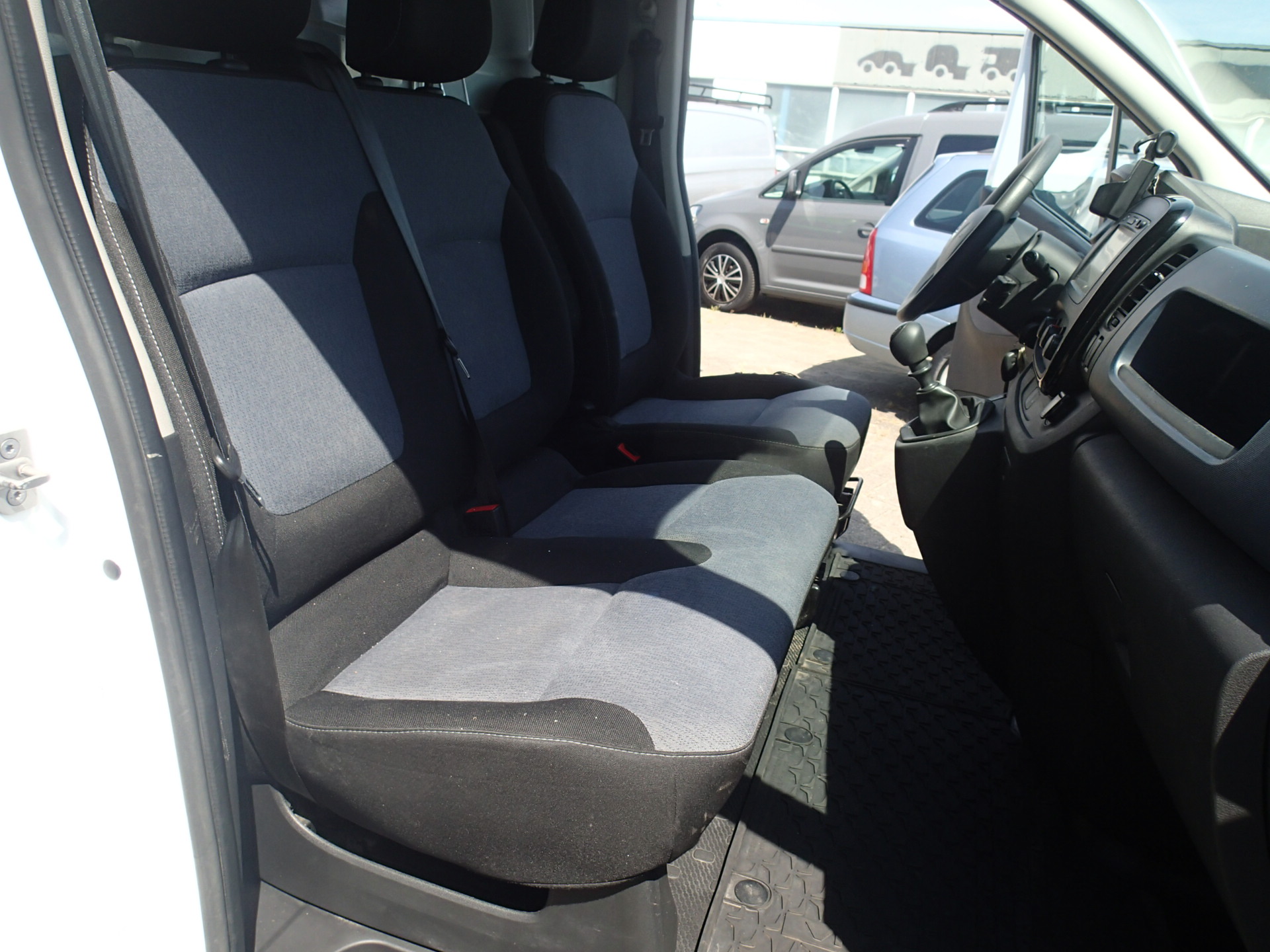 Foto van Opel Vivaro-b