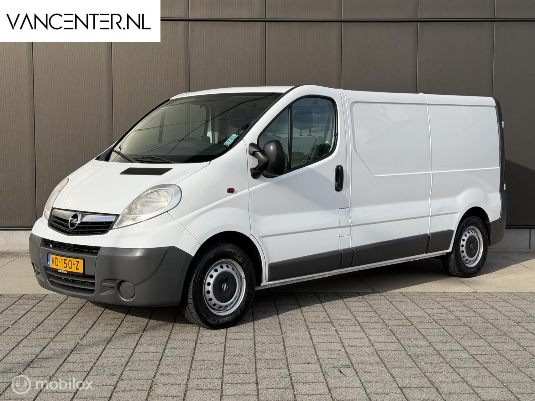 Opel Vivaro 2.0 CDTI L2H1 2013 - voorkant