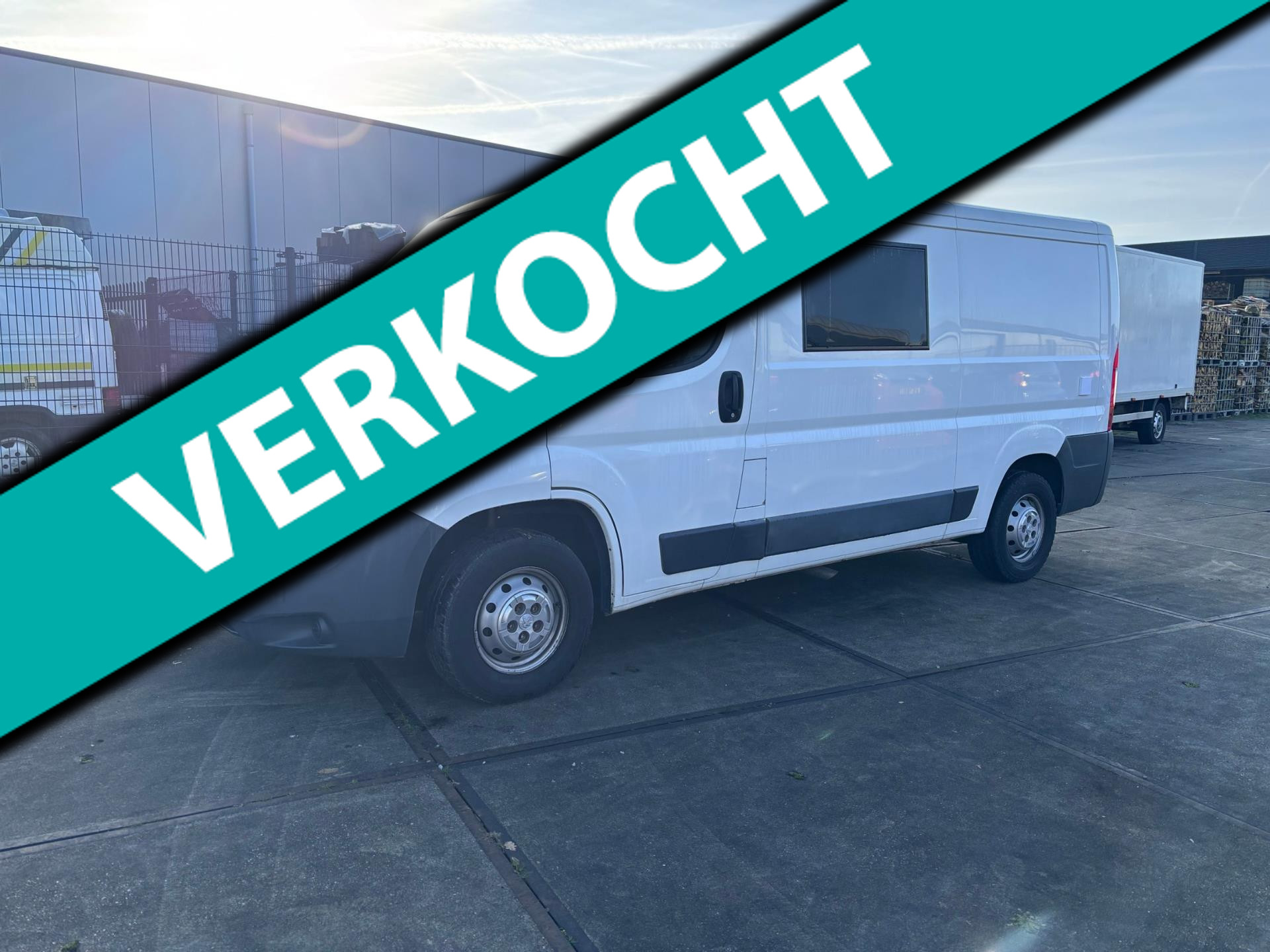 Peugeot Boxer Zeer strakke en mooie camper bus met airco 2015 - voorkant