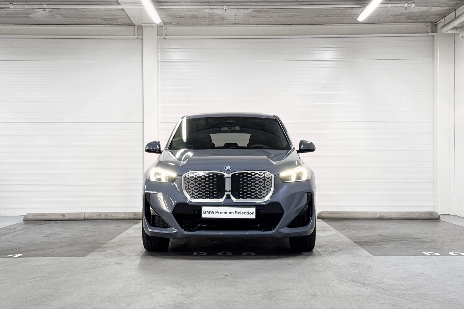 Foto van BMW Ix1