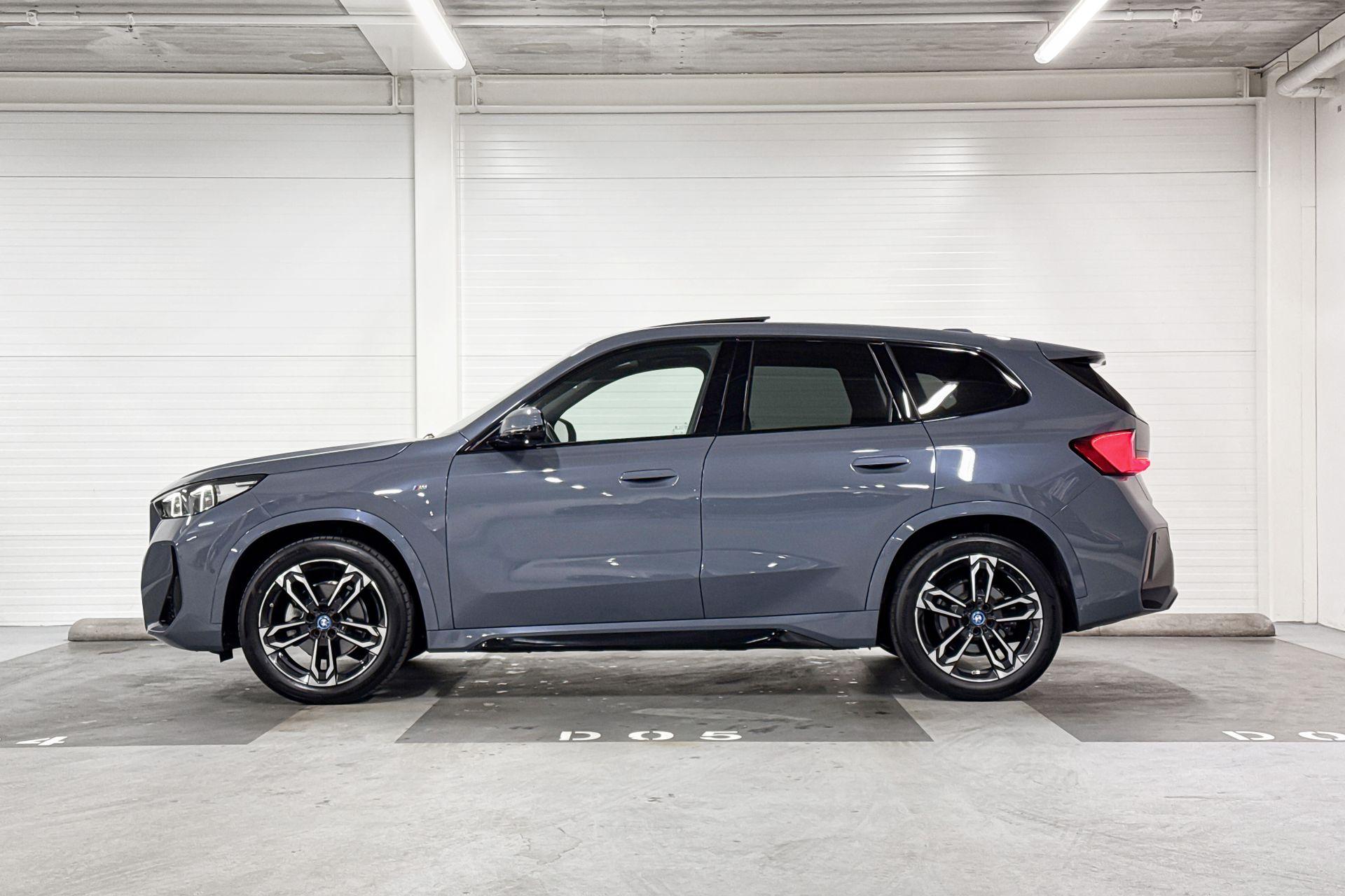 Foto van BMW Ix1