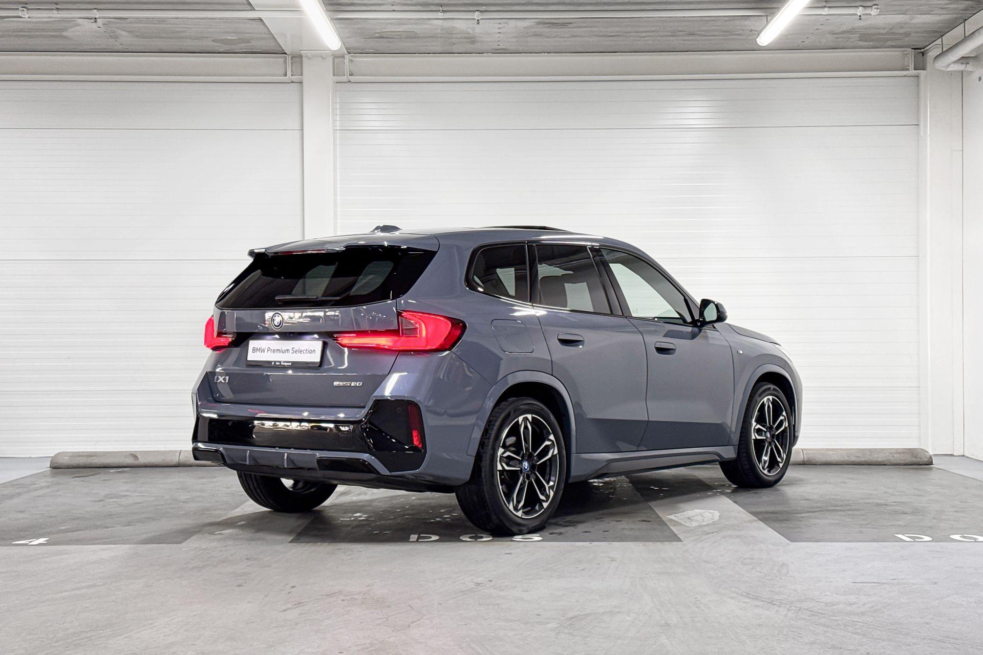 Foto van BMW Ix1
