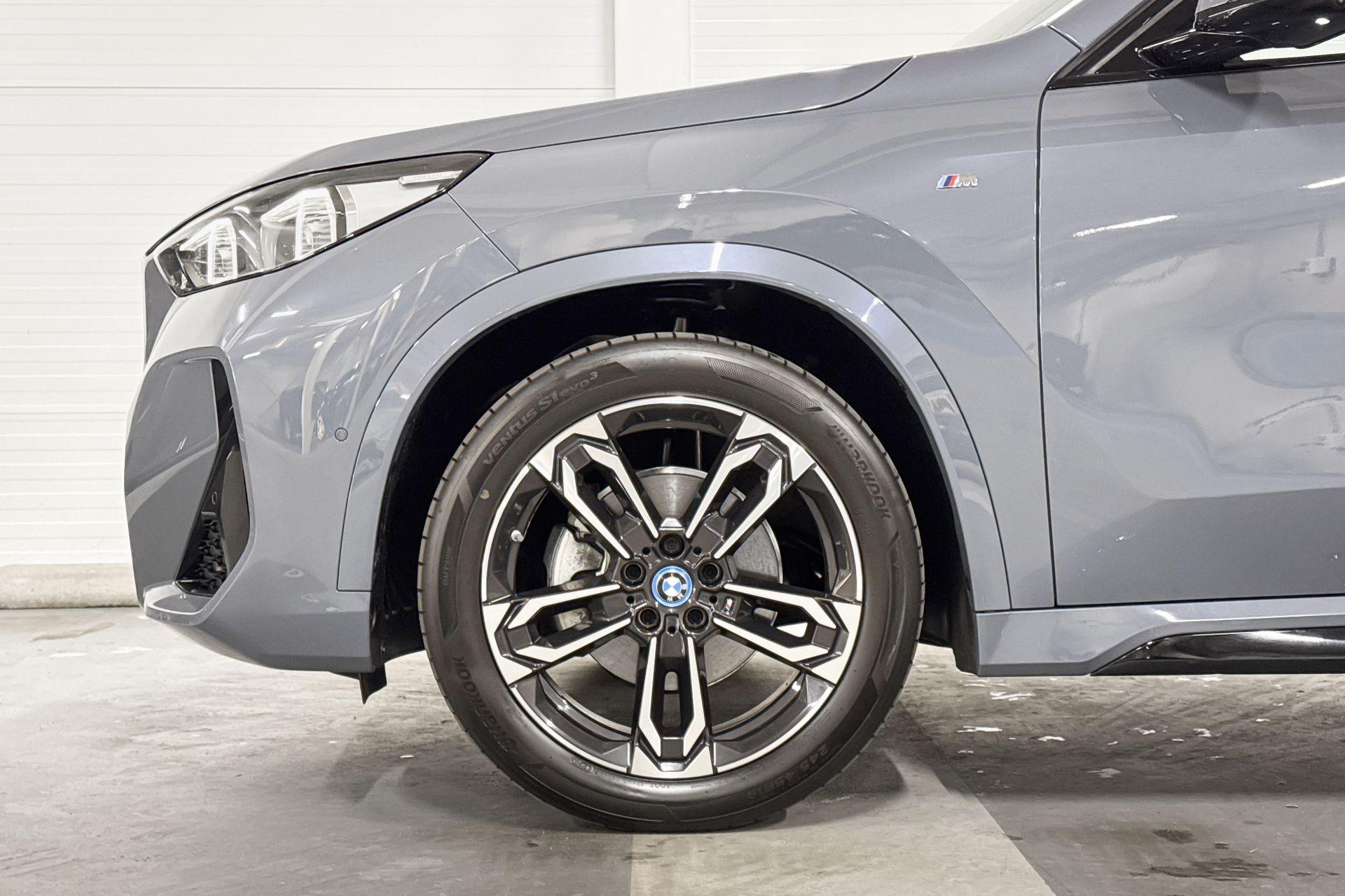 Foto van BMW Ix1