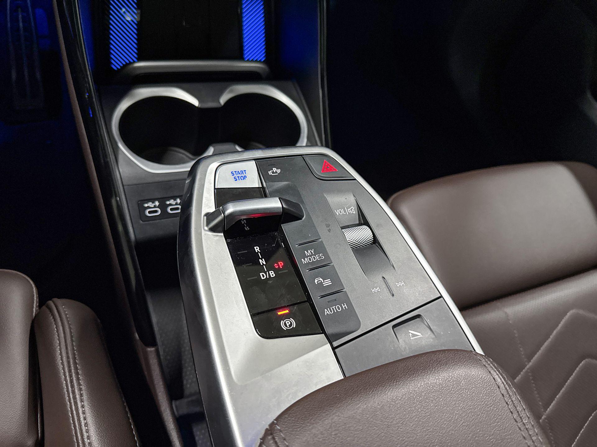 Foto van BMW Ix1