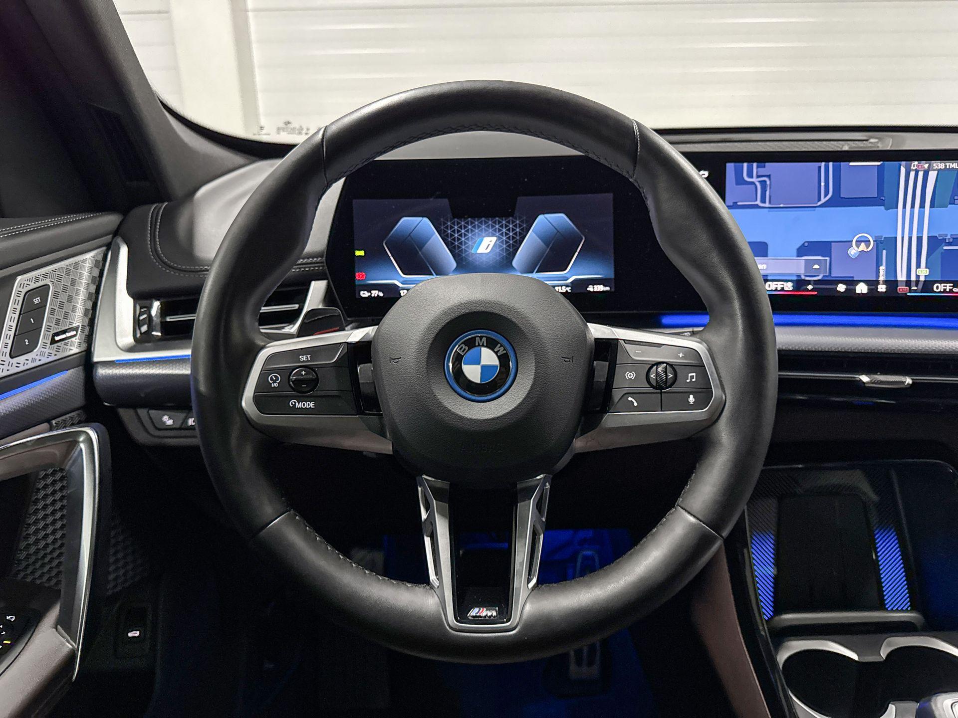 Foto van BMW Ix1