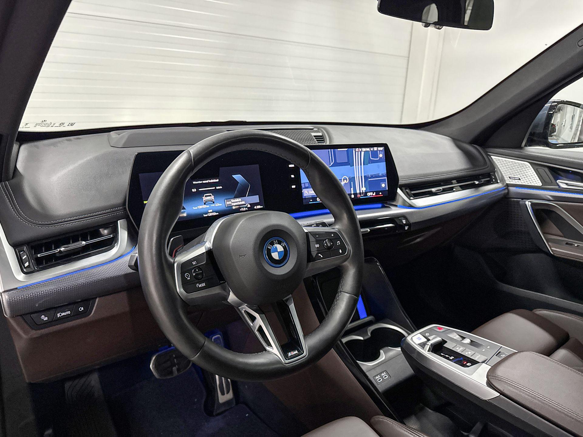 Foto van BMW Ix1