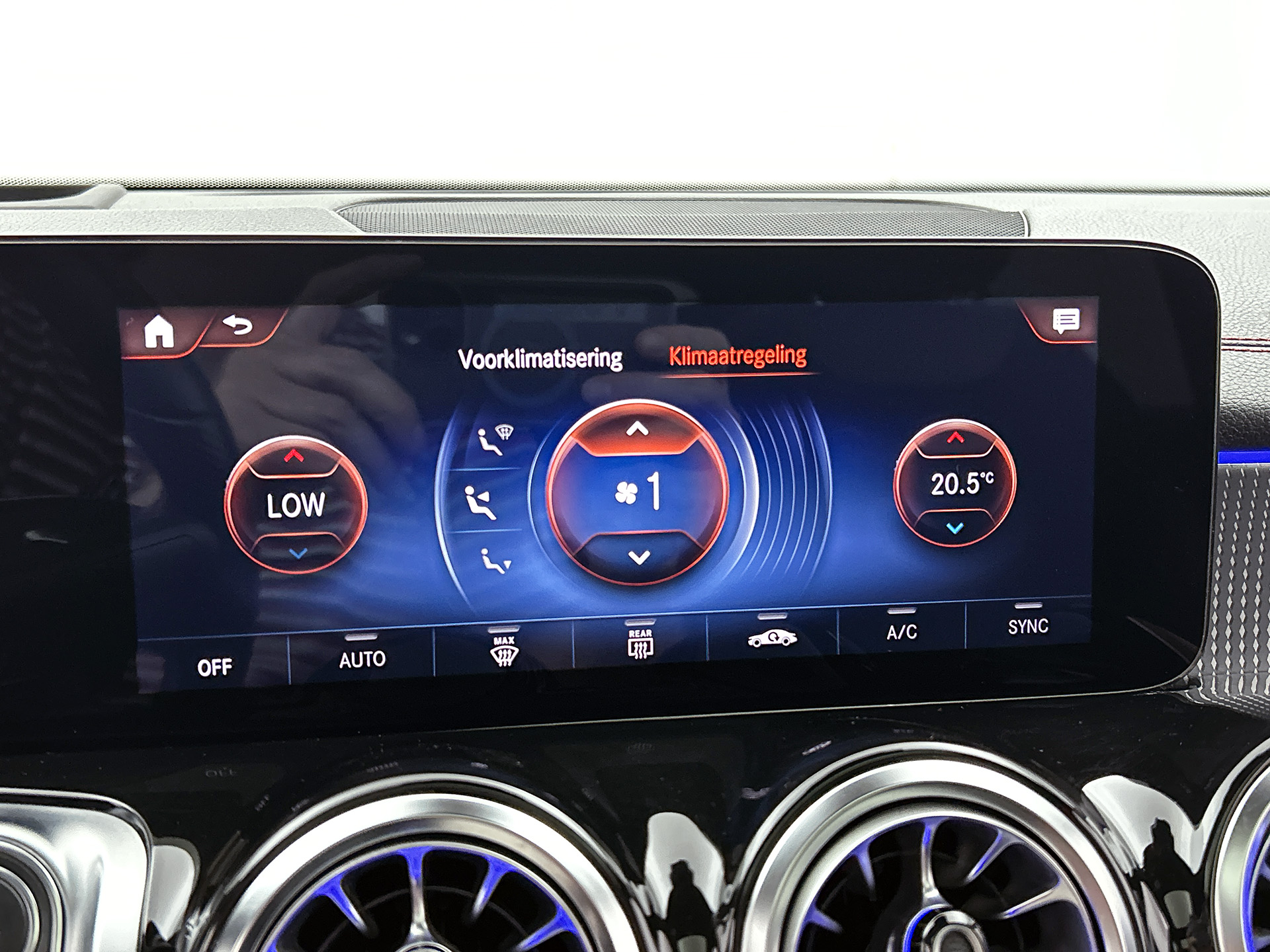 Foto van Mercedes-Benz Eqb 300 4Matic