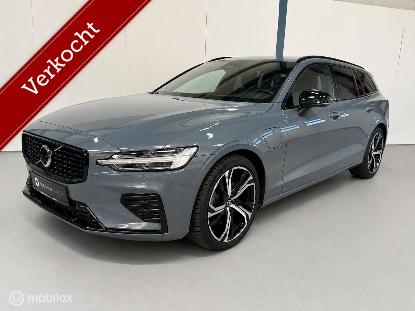 Volvo V60 2.0 T6 Plug-in hybrid AWD Plus Dark LONG RANGE / BTW 2022 - voorkant