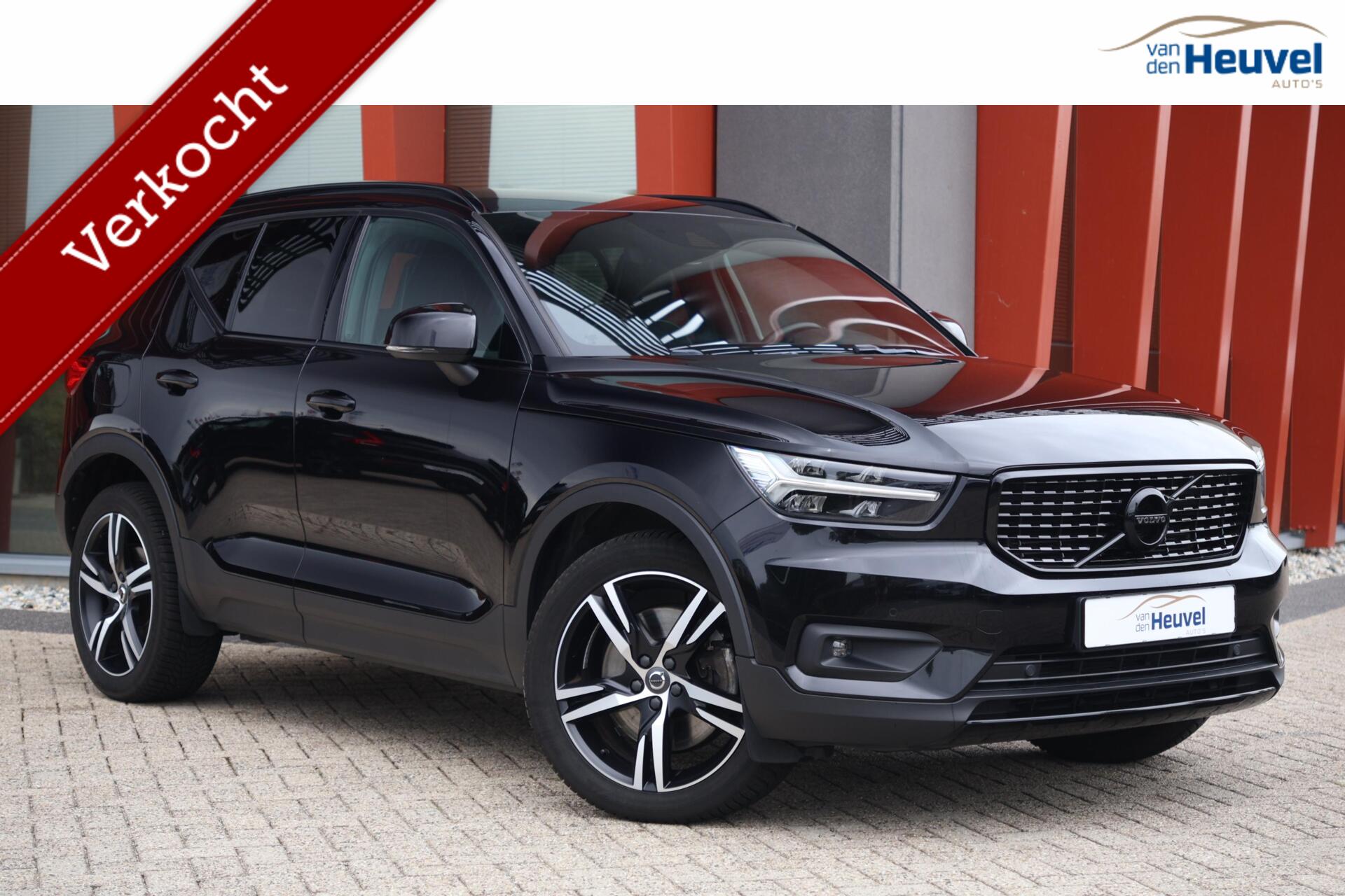 Volvo XC40 T4 Recharge R-Design | Stoelverwarming | Trekhaak | H/K | Parkeercamera | Keyless | Glossy Black 2021 - voorkant