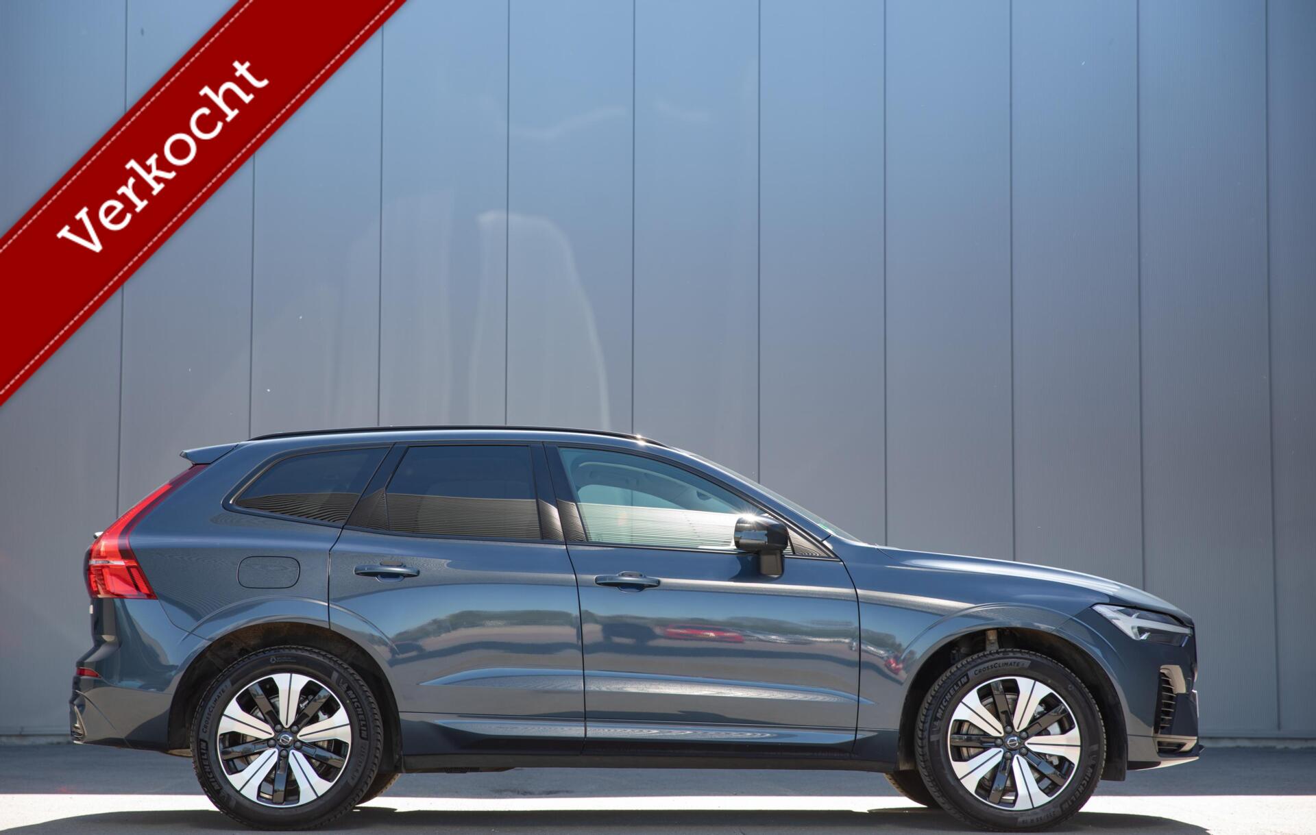 Volvo Xc60 2.0 T6 Plug-in hybrid AWD Plus Dark Panorama H/K Audio 2023 - voorkant