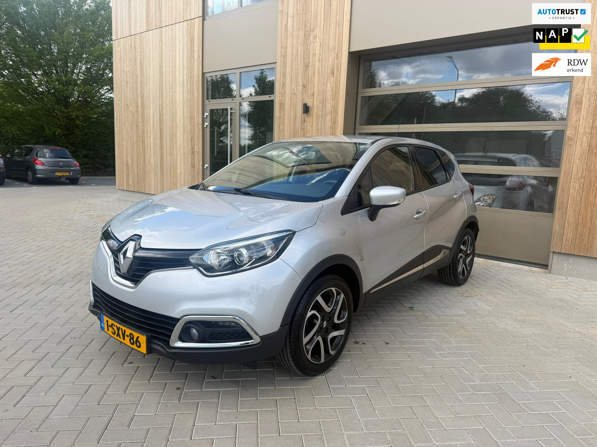 Renault Captur 0.9 TCe Dynamique 5DRS|Clima|Keyless|NAVI|Parkeersensoren|Achteruirijcamera|Nieuwe APK 2014 - voorkant