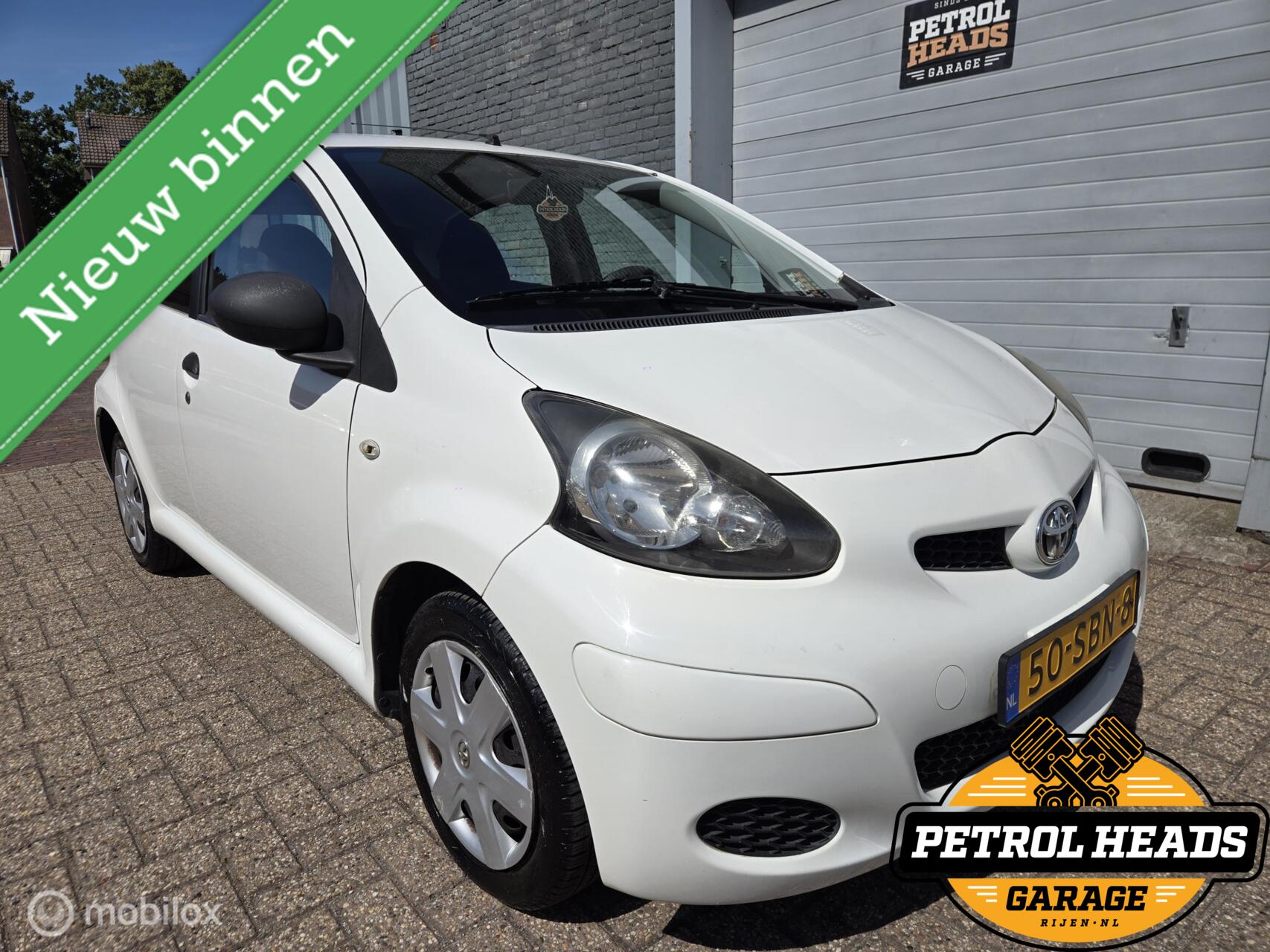Toyota Toyota Aygo 1.0 Now 5D| Airco | Nwe APK | Roestvrije kokers! 2011 - voorkant