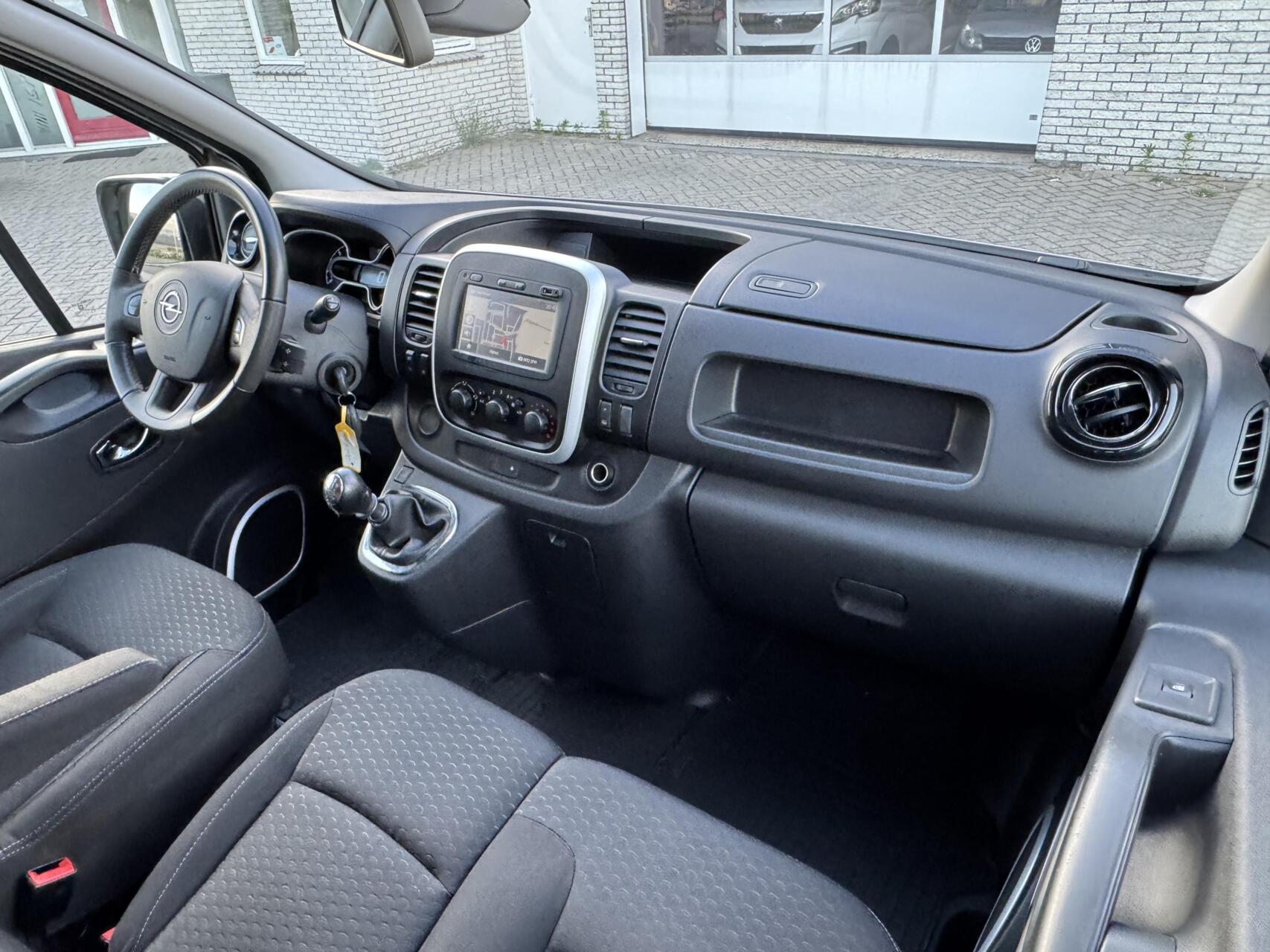 Foto van Opel Vivaro-b
