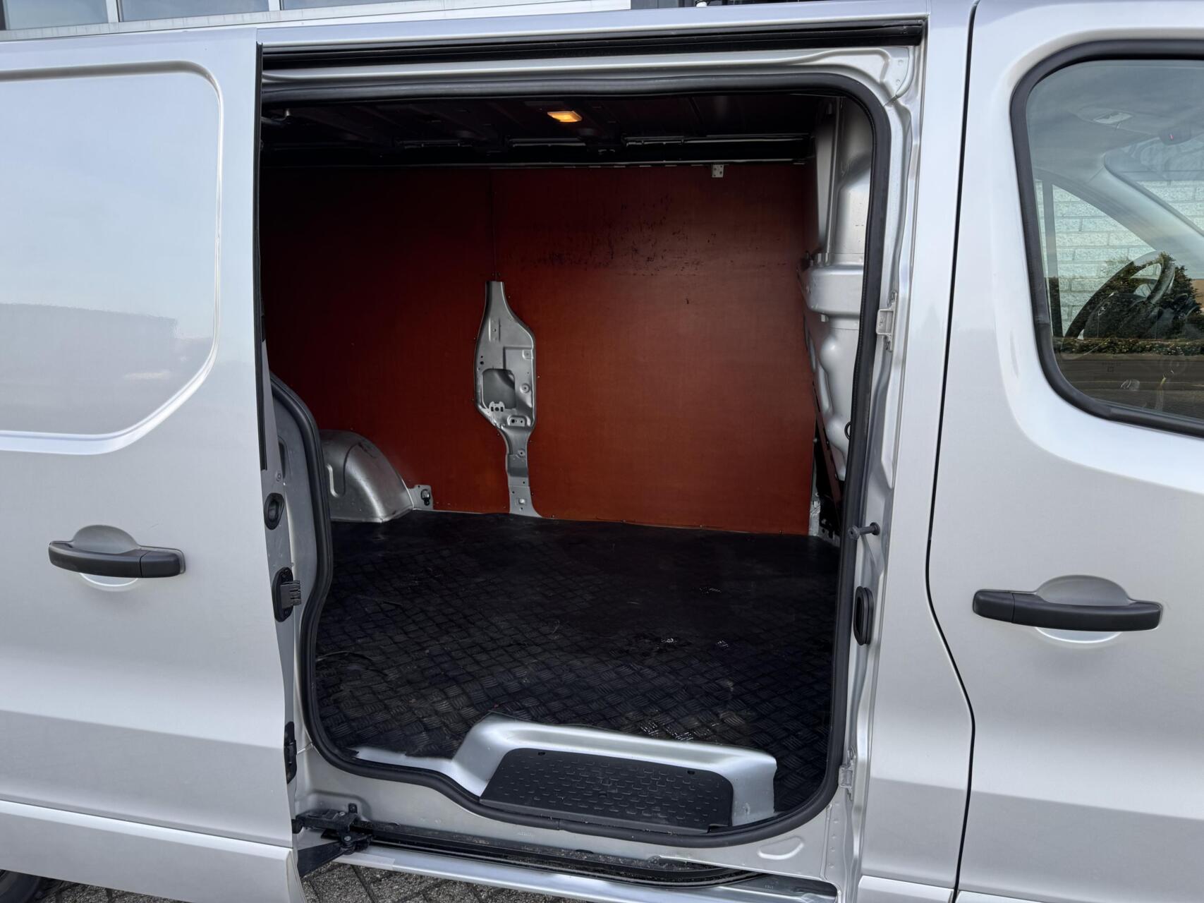 Foto van Opel Vivaro-b