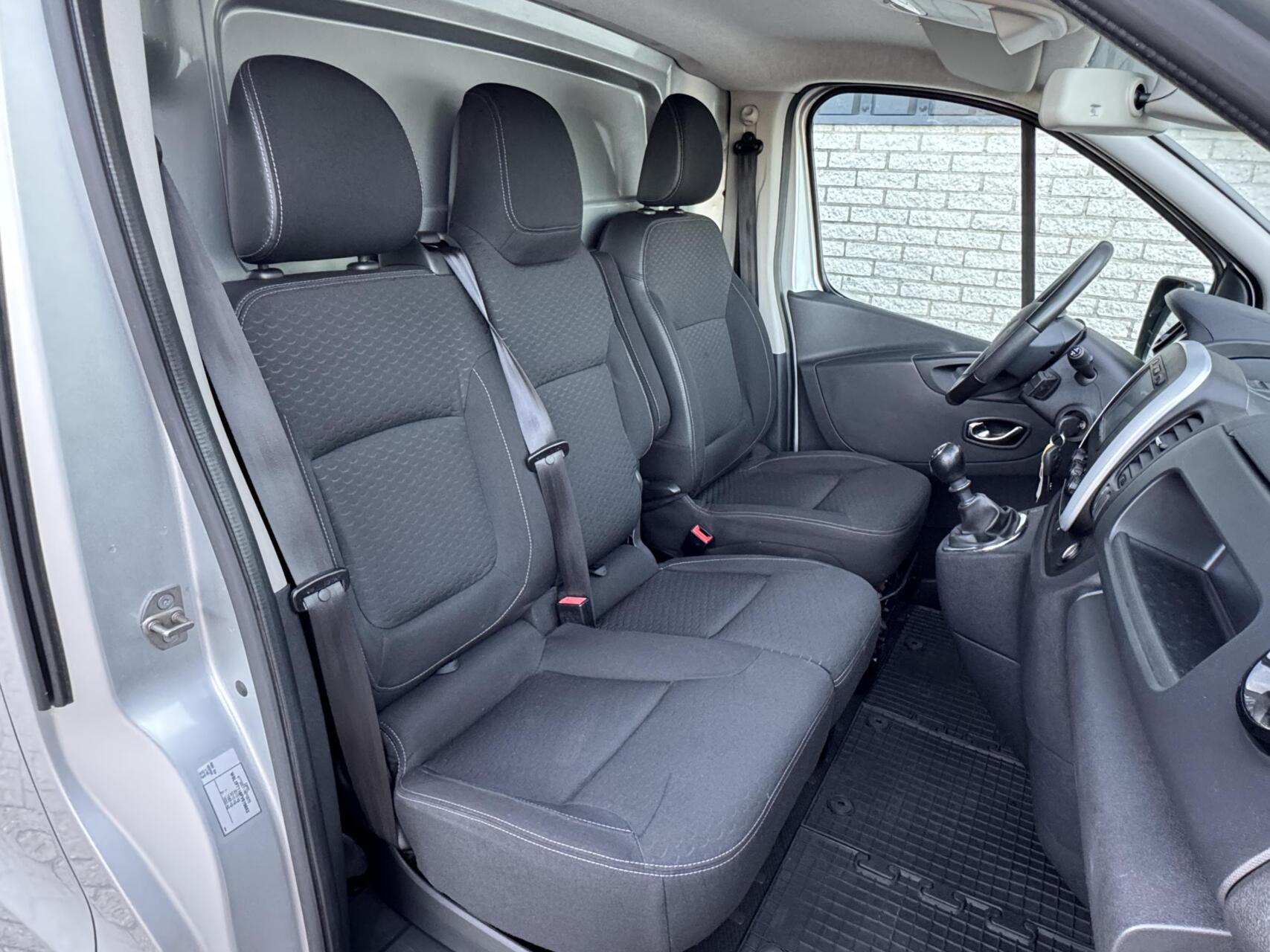 Foto van Opel Vivaro-b