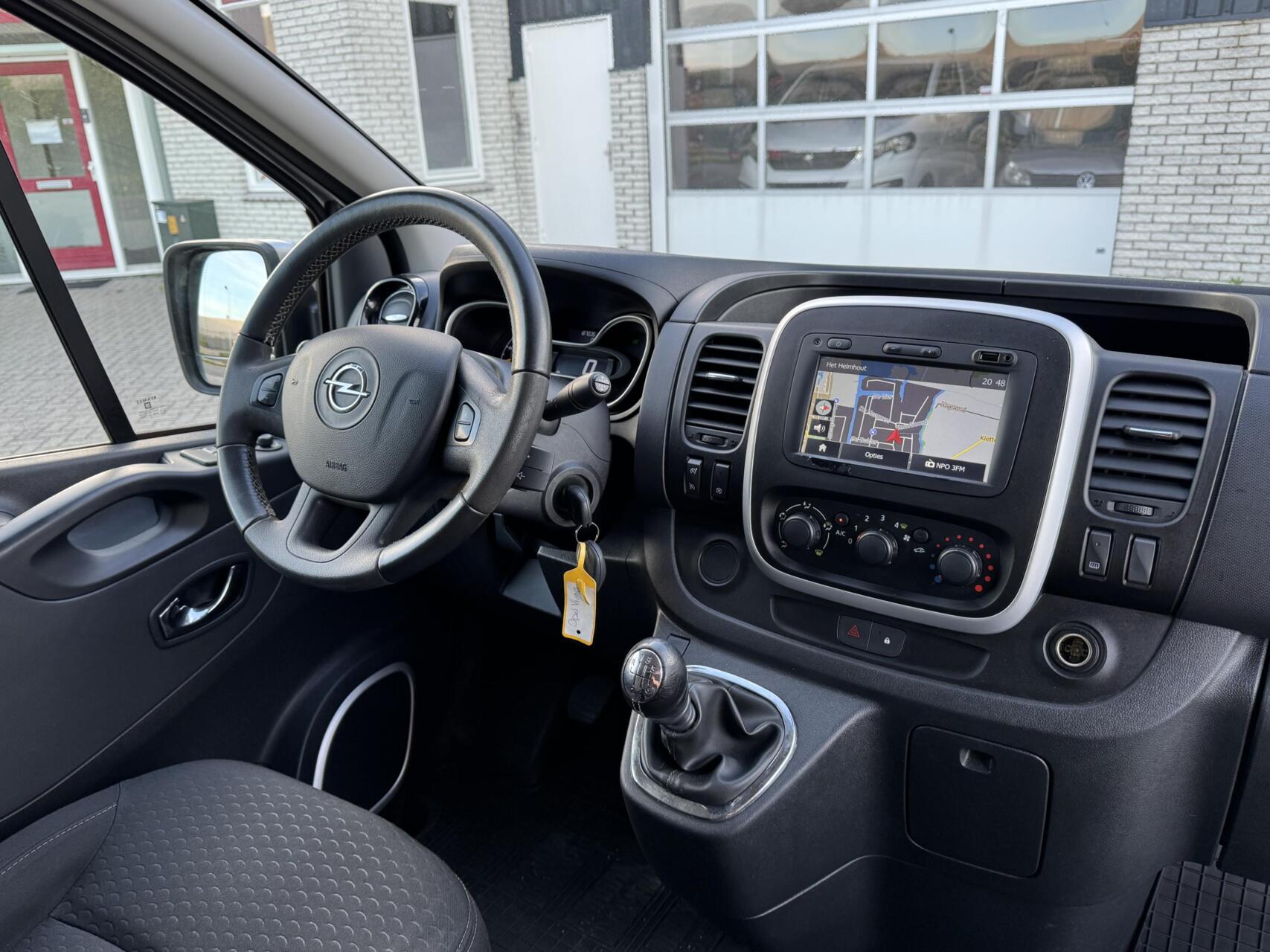 Foto van Opel Vivaro-b