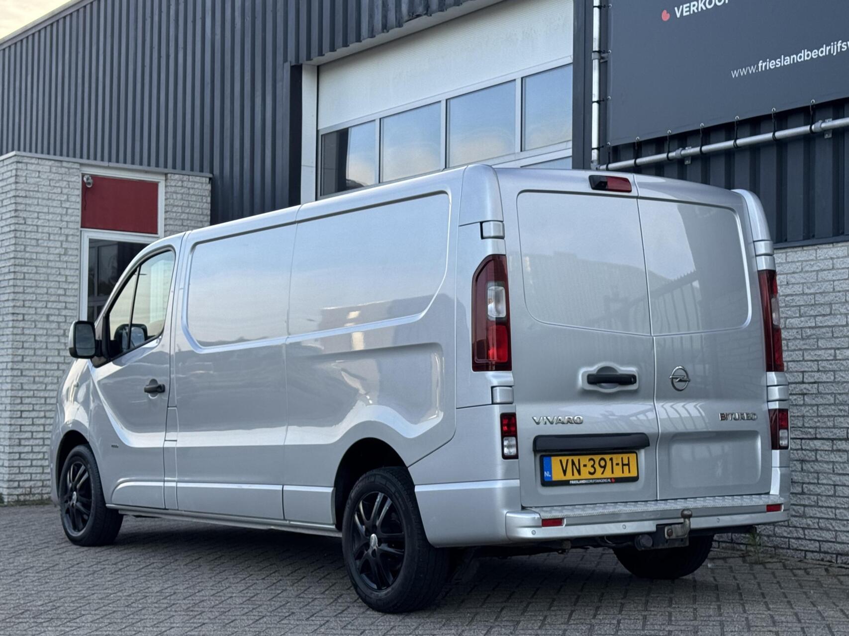 Foto van Opel Vivaro-b