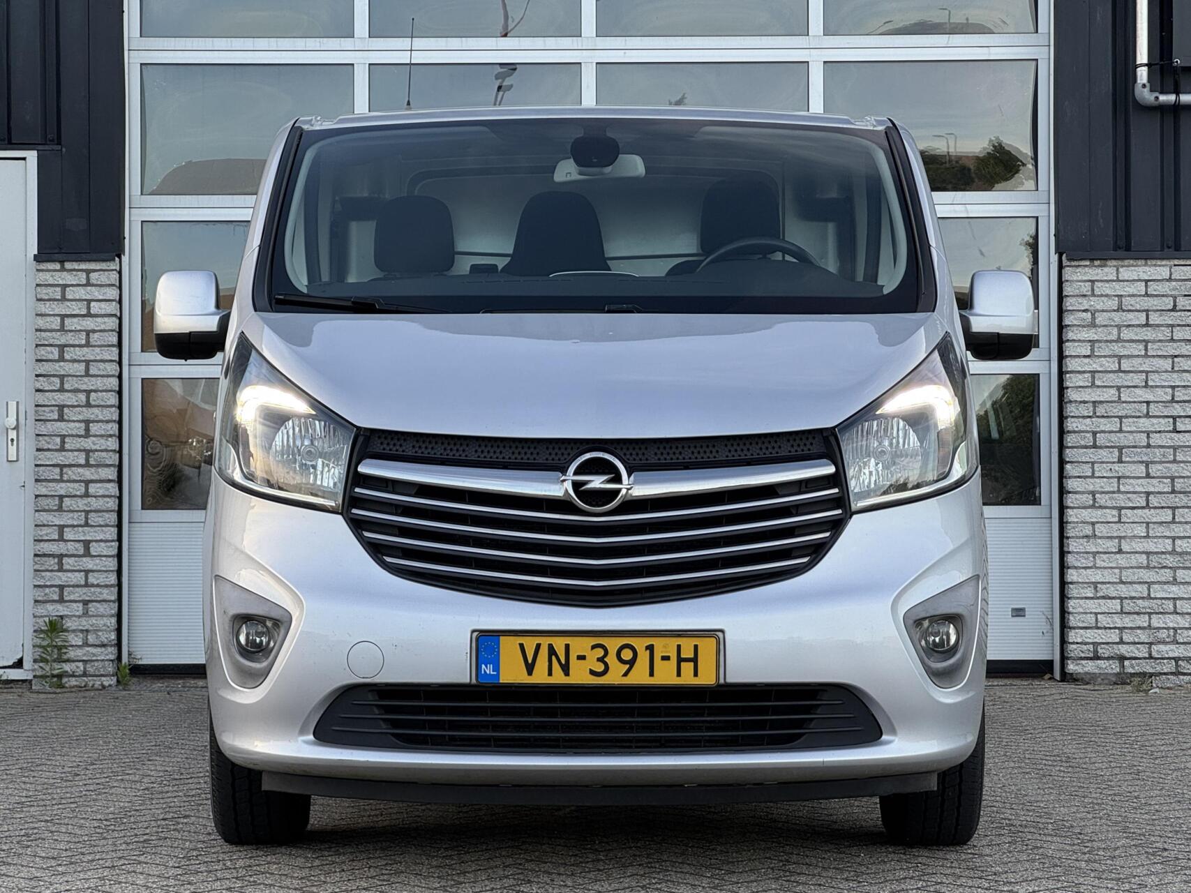 Foto van Opel Vivaro-b