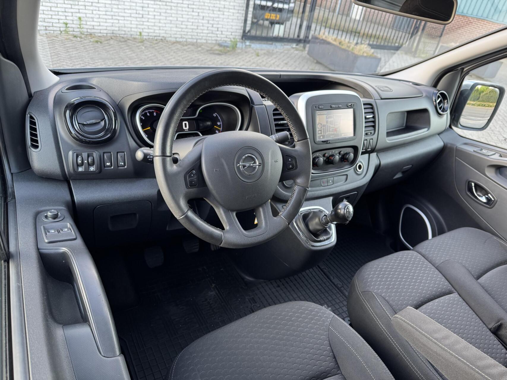 Foto van Opel Vivaro-b
