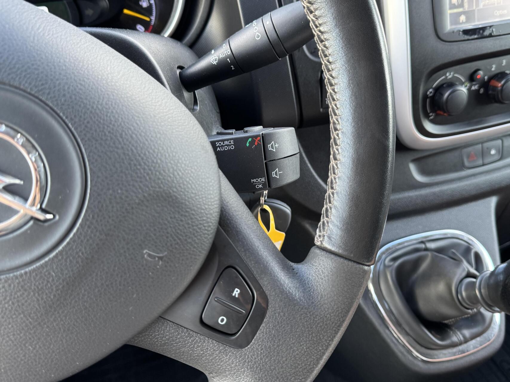 Foto van Opel Vivaro-b