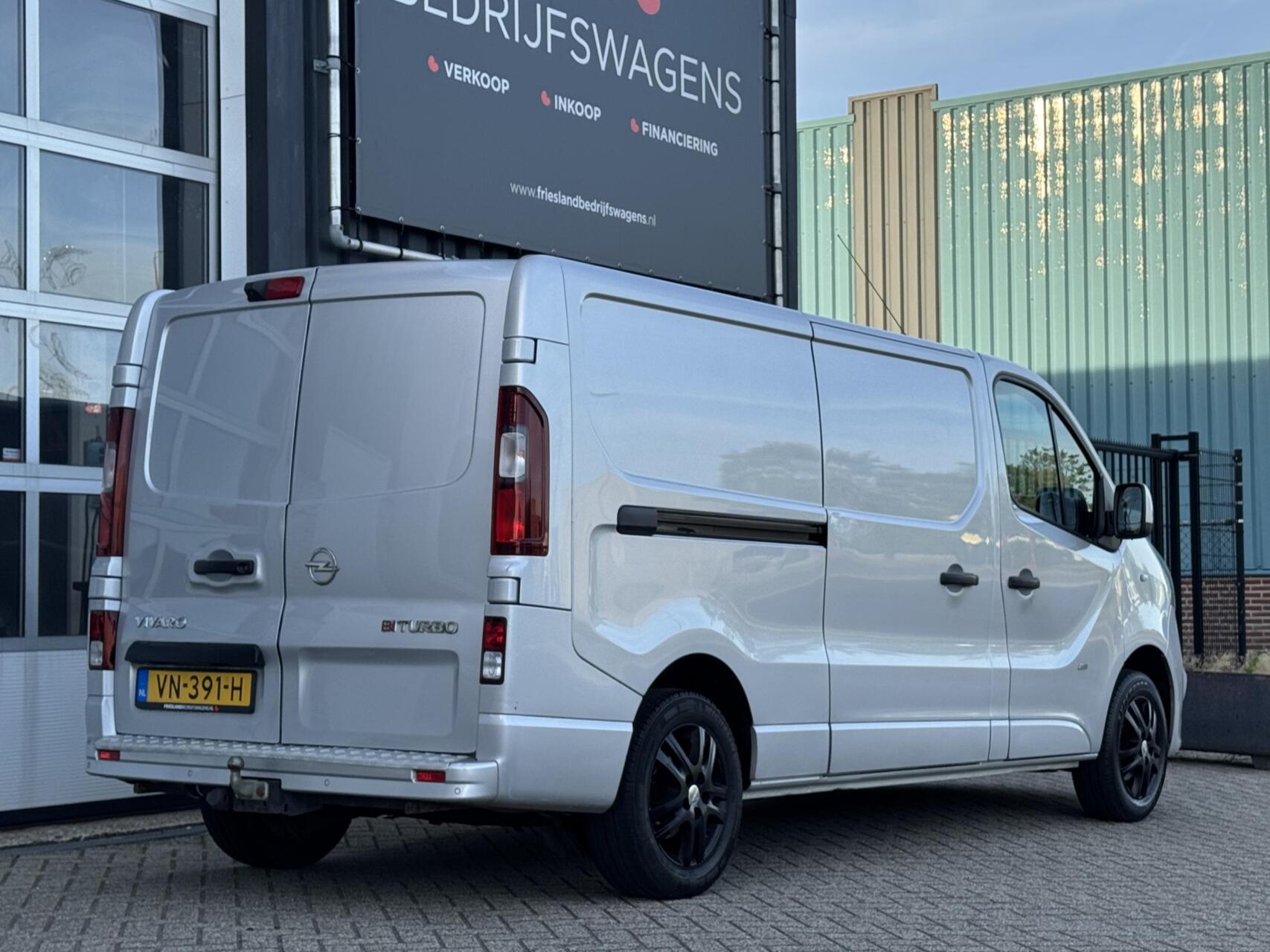 Foto van Opel Vivaro-b